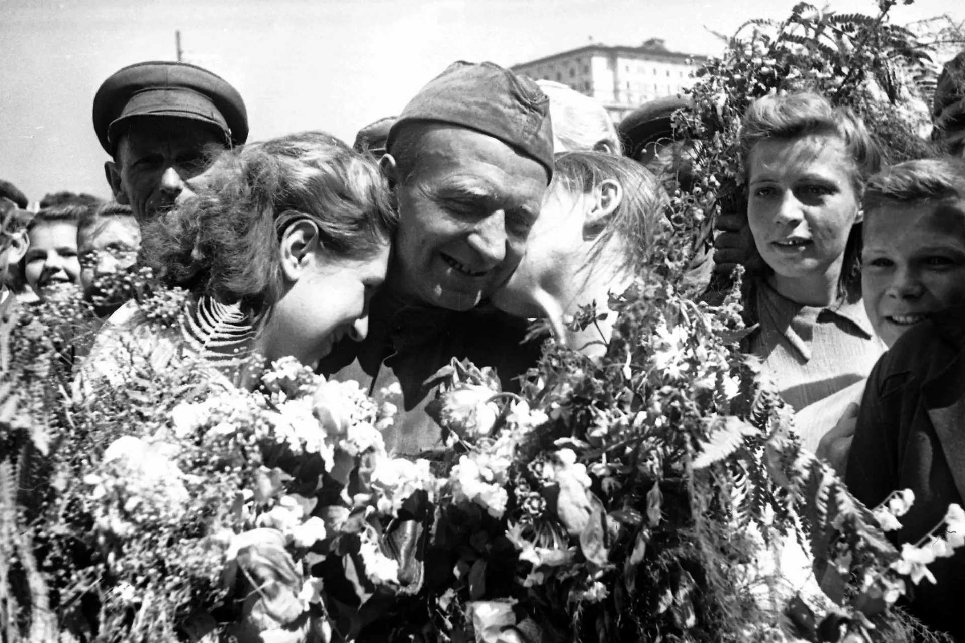 Товарищи, с Праздником Победы вас!