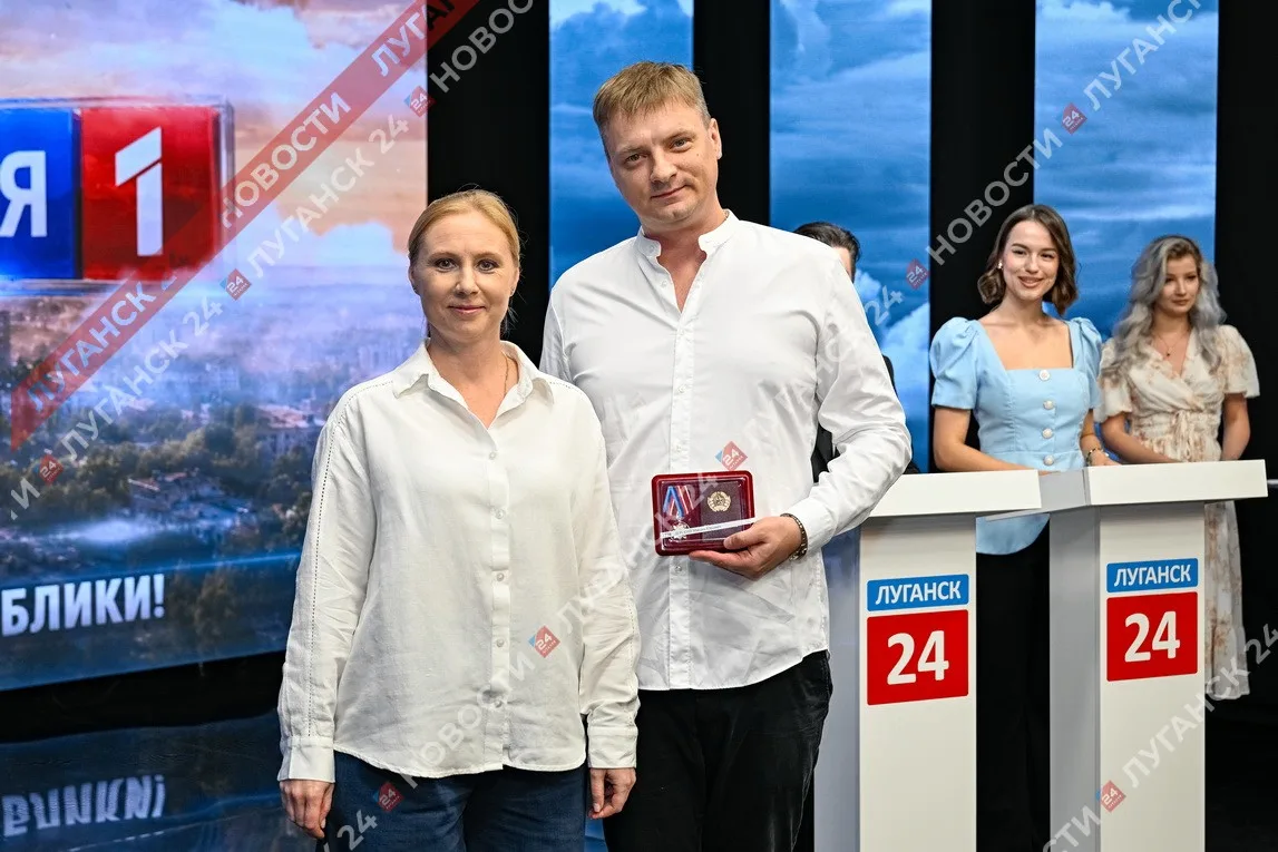 📺 🌟 Работников Луганского телевидения наградили в студии ГТРК ЛНР по случаю профессио...