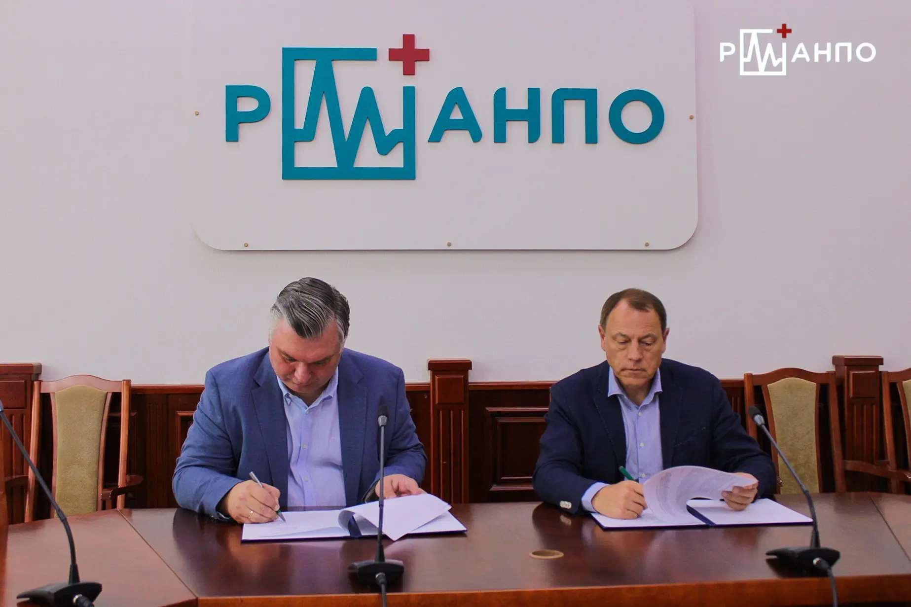 ❕Минздрав Иркутской области и РМАНПО подписали соглашение о сотрудничестве

В РМАНПО прошла встреча 