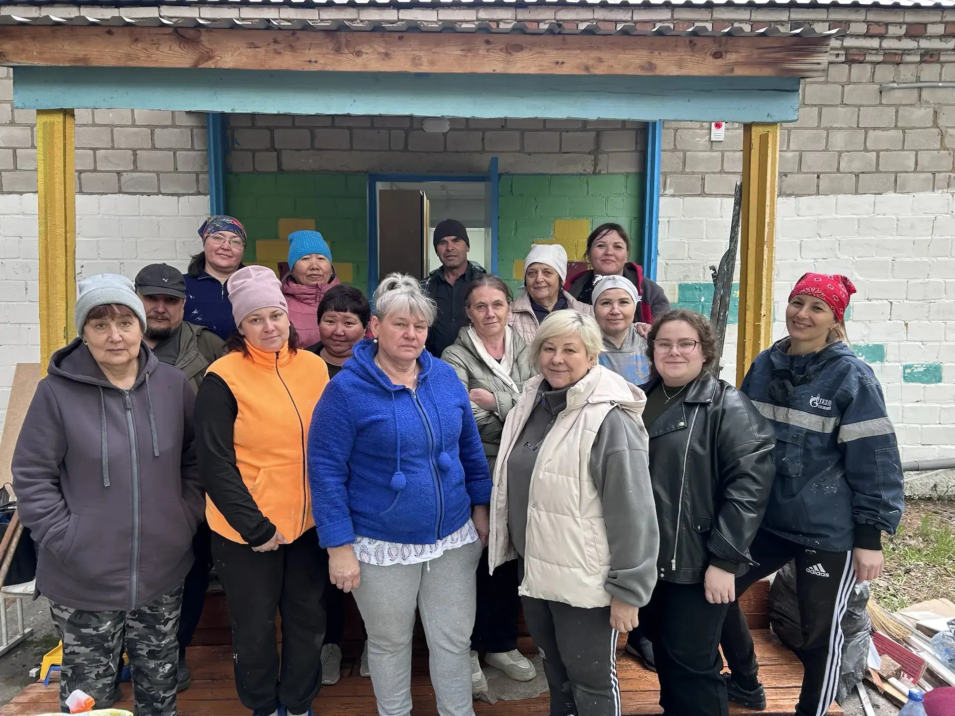Сегодня наш дружный коллектив отправился на благородное дело – уборку оздоровительного ...
