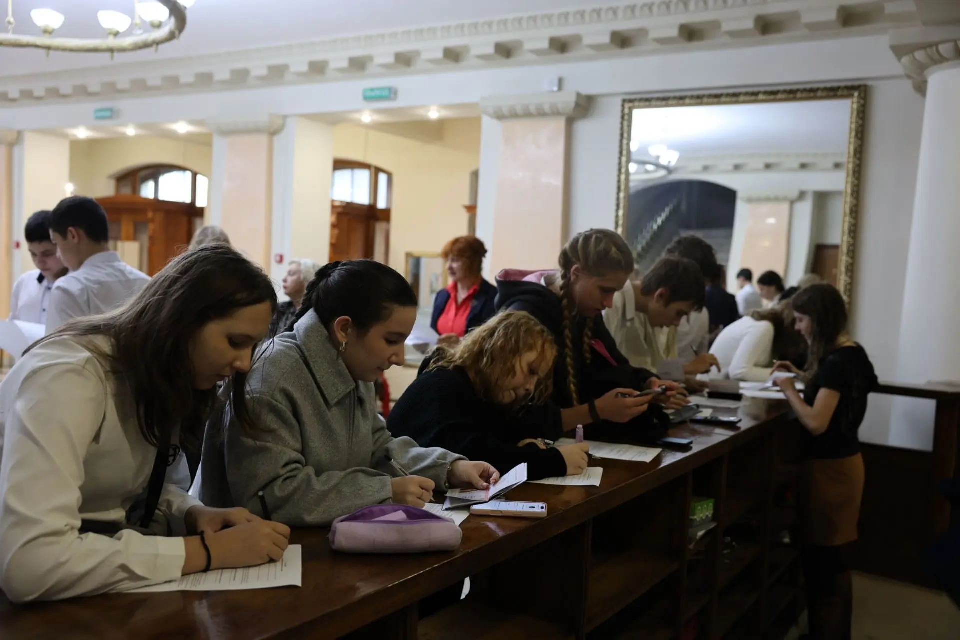 В театре состоялся первый День "Пушкинской карты". Мы собрали юных севастопольцев (да! ...