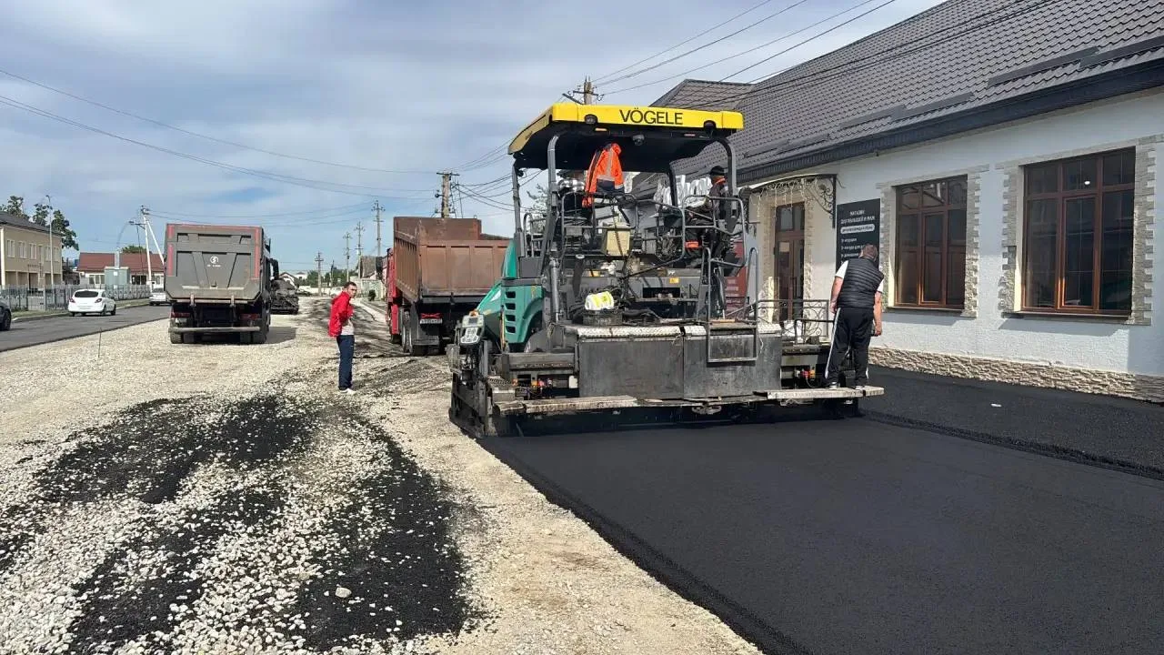"🚧 В Шалушке ремонтируют дороги на улицах Береговая и Герговых.