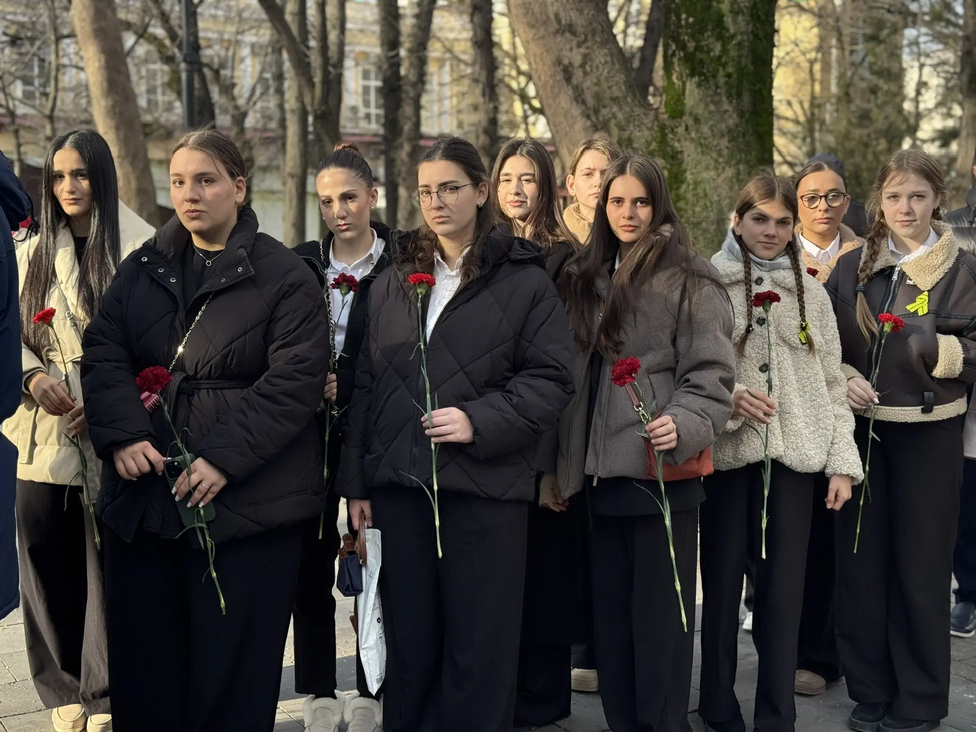 ПЛОЩАДЬ ГЕРОЕВ 🎖️  Сегодня на площади героев традиционно прошло торжественное мероприятие в честь Дн