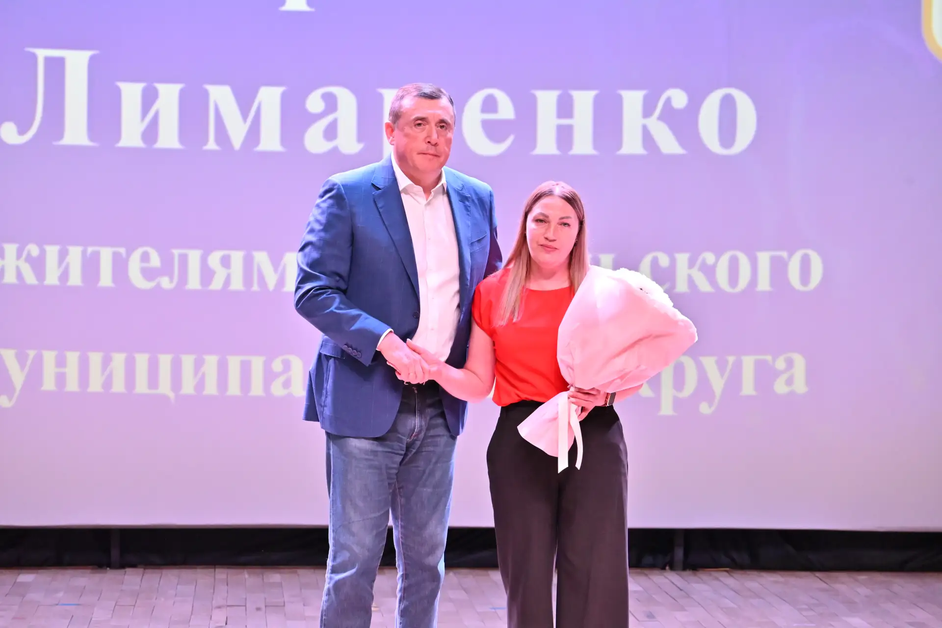 Губернатор Валерий Лимаренко отметил наградами наших жителей в ходе рабочей поездки в Курильский рай