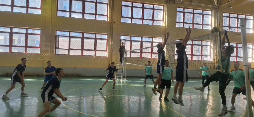 🏆24 марта прошли игры по волейболу 🏐 среди юношей СПО Железнодорожного района. Спортсмены продемонст