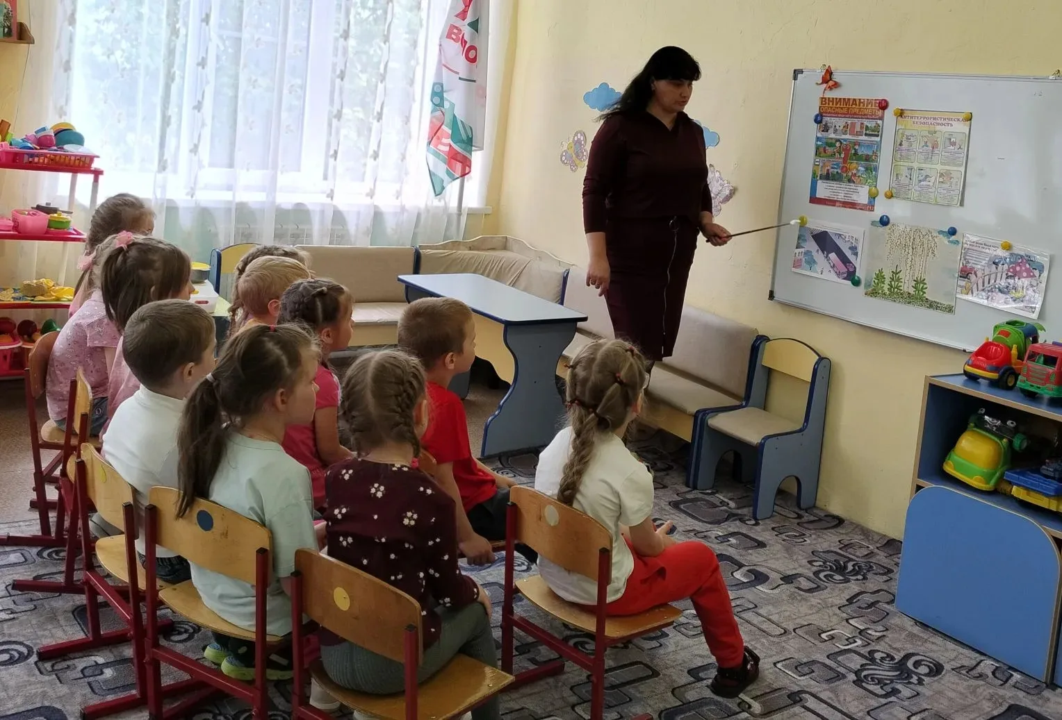 "Обучаем детей правилам безопасности через игру!"

Сегодня в старшей группе прошёл увлекательный игр
