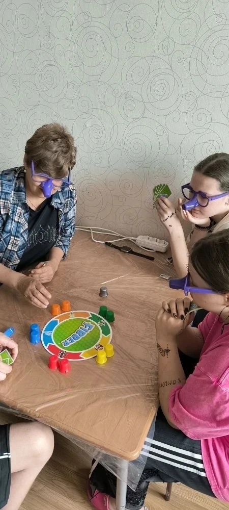 🌟 День настольных игр и пушистых друзей в лагере «Планета Юн»!