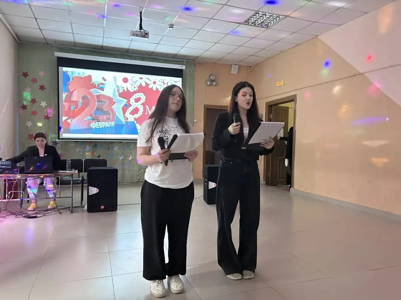Вместе с праздником: в нашей школе прошло мероприятие «23+8»!