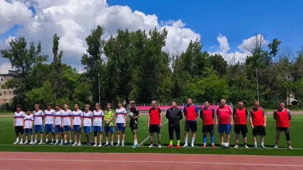 Учащиеся полицейского класса и сотрудники полиции Новочеркасска провели товарищеский футбольный матч