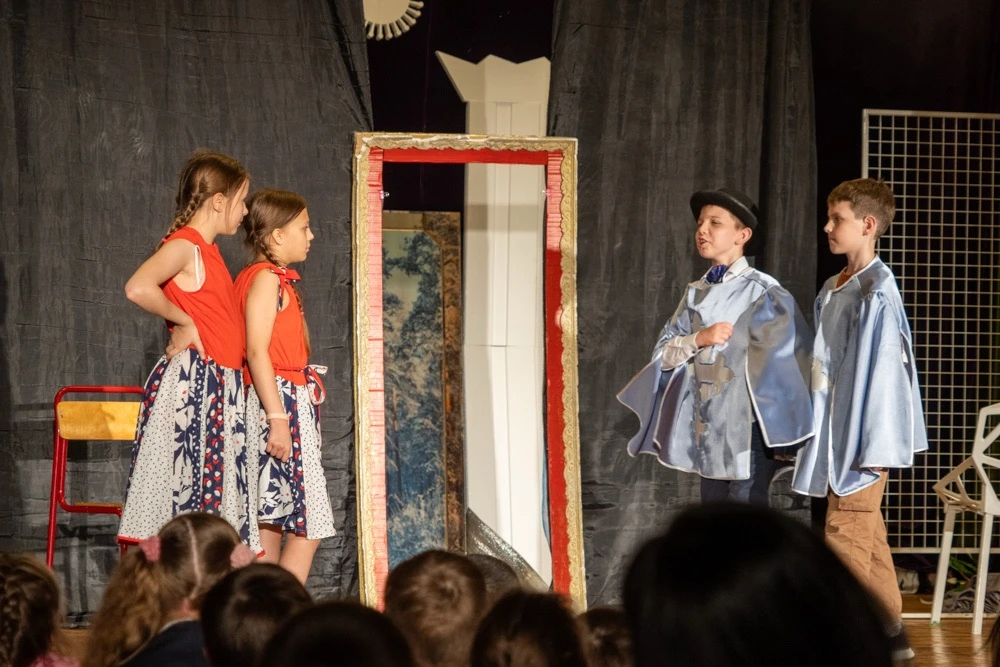 В царстве Йагупопа 🦜   🎭 Сегодня наши юные артисты из школьной театральной студии «ТИМ» перенесли зр