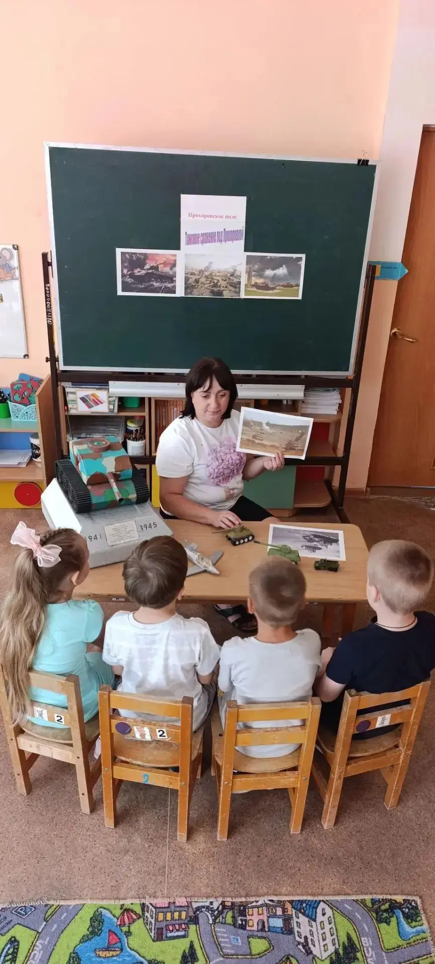 В дежурной группе №1 весь день был  посвящён памятной дате – Дню Прохоровского поля🪖

✅️Это важное 