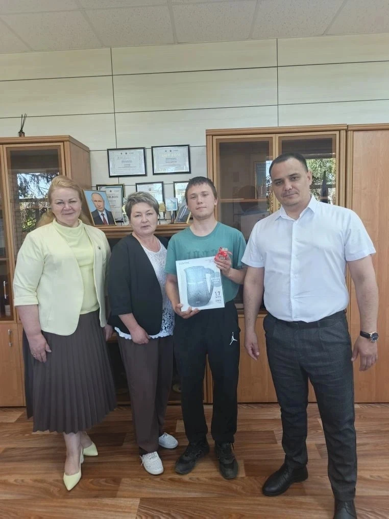 Сегодня вручил ключи от нового жилья Николаю Спирину - юному жителю из числа детей-сиро...