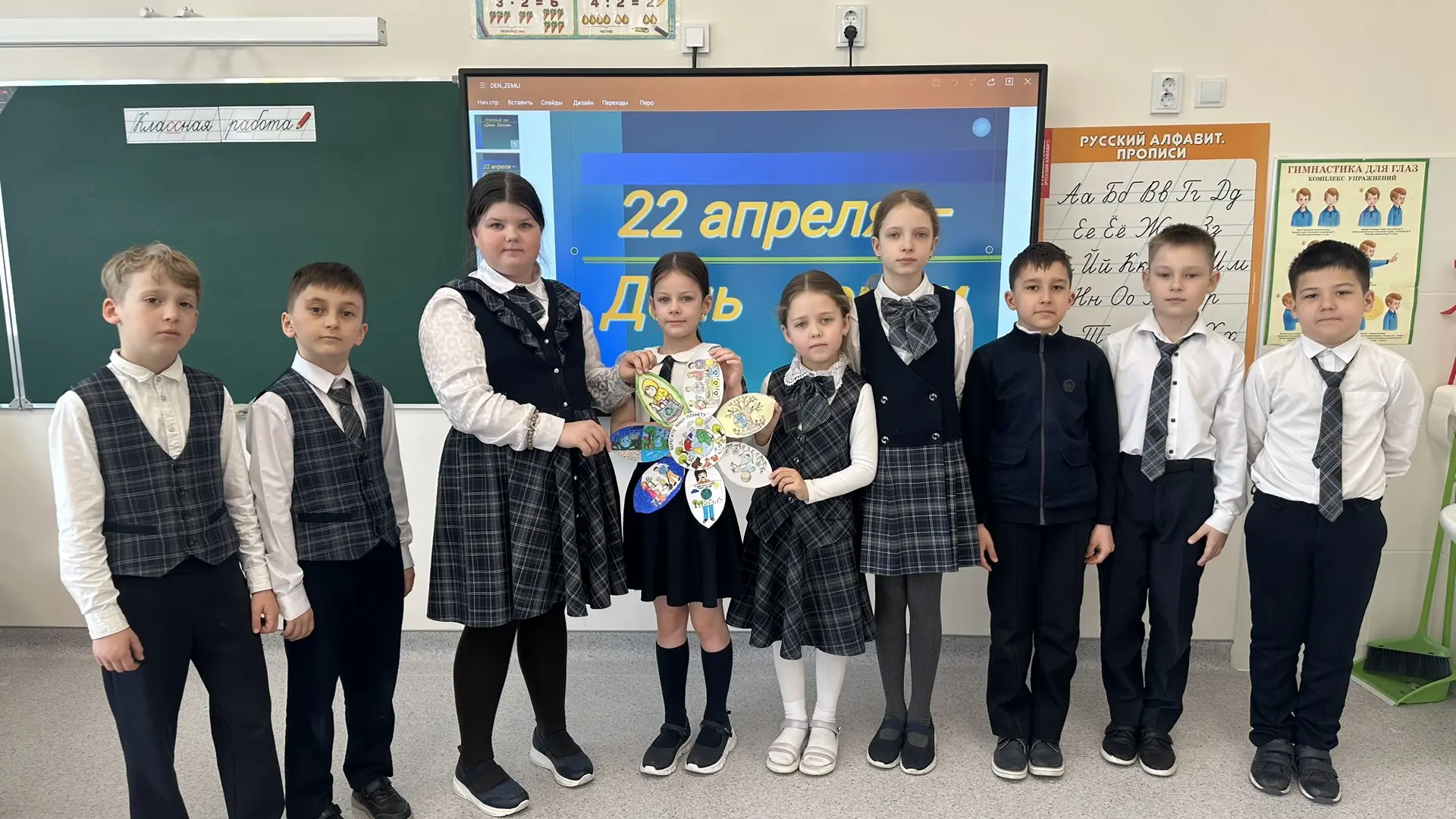 🌏Как прошел День Земли во 2 «Б»🌏 Сегодня мы сделали необычную поделку — «Цветок-напоминалку». У него