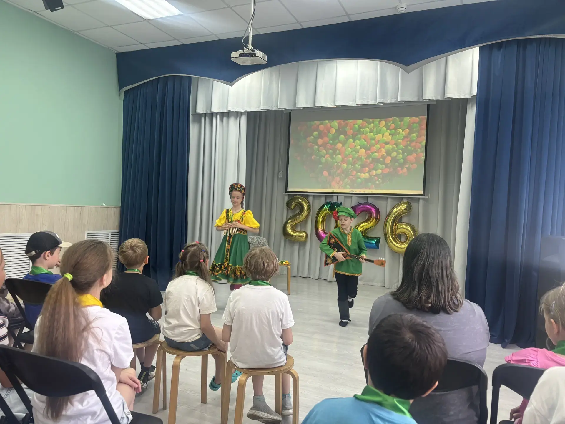 8 июня на летней досуговой площадке "Клубок" для отрядов прошел квиз по русским-народным сказкам. 

