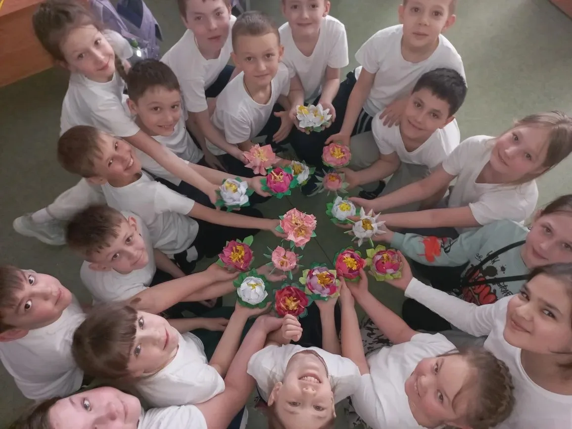 🪷🪷🪷  28 марта в  3-3 классе МАОУ "Школа №16", в рамках Дня Китая прошёл  мастер класс "Лотос — водна