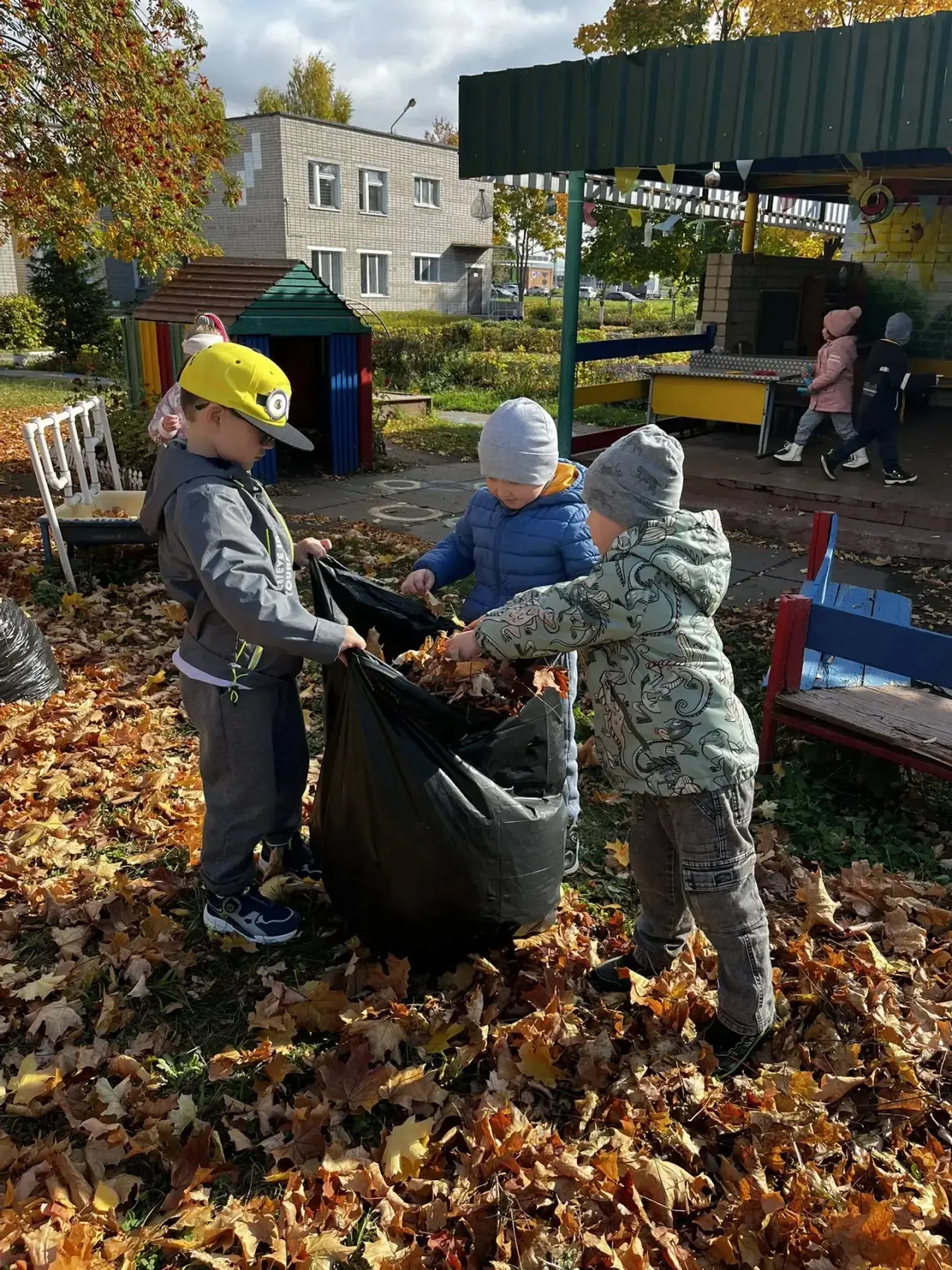 🍂🍁🍂Маленькие помощники: как проходит трудовой день в Балкыш!