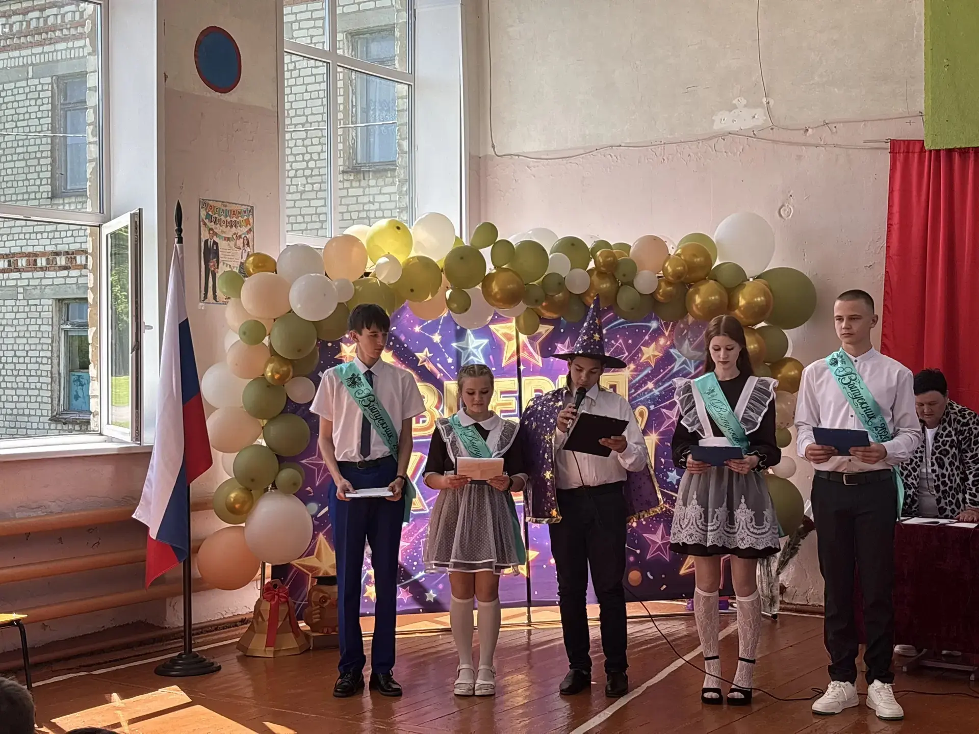 🔔Сегодня  во всех школах нашего района прозвучали  Последние звонки.  На традиционный праздник после