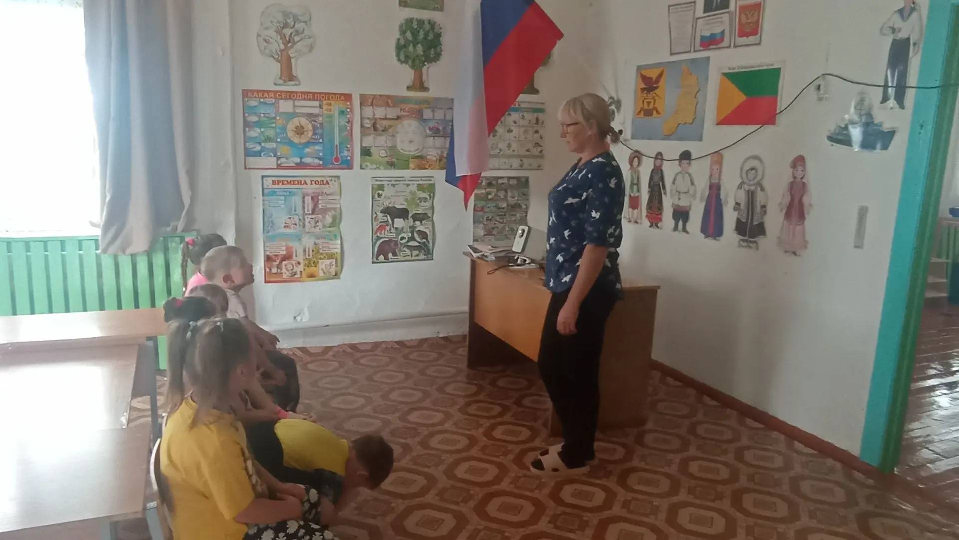 Сегодня мы с ребятами провели очень теплую беседу, посвященную Дню семьи, любви и верно...
