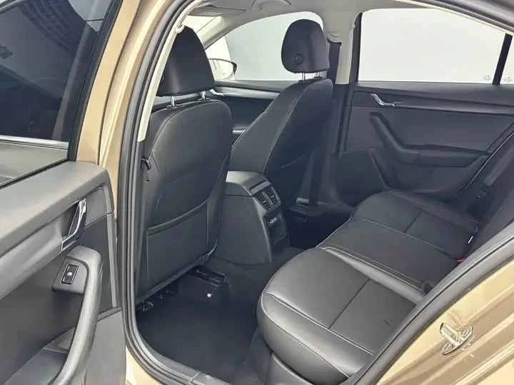 🇨🇳🔥Škoda Octavia так же доступна к приобретению из Китая  — 2022 год, 1.5л., 113л.с., бензин — 2WD, 