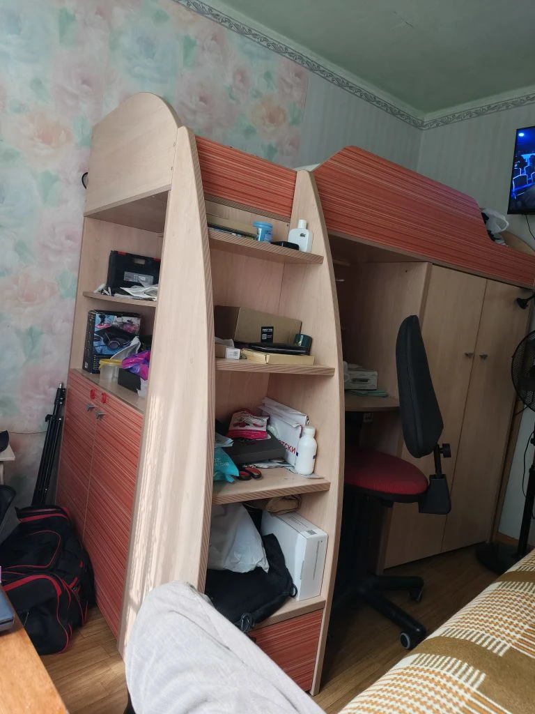 Срочно отдам кровать чердак в отличном состоянии с матрасом. Самовывоз. Саморазбор. ФМР...