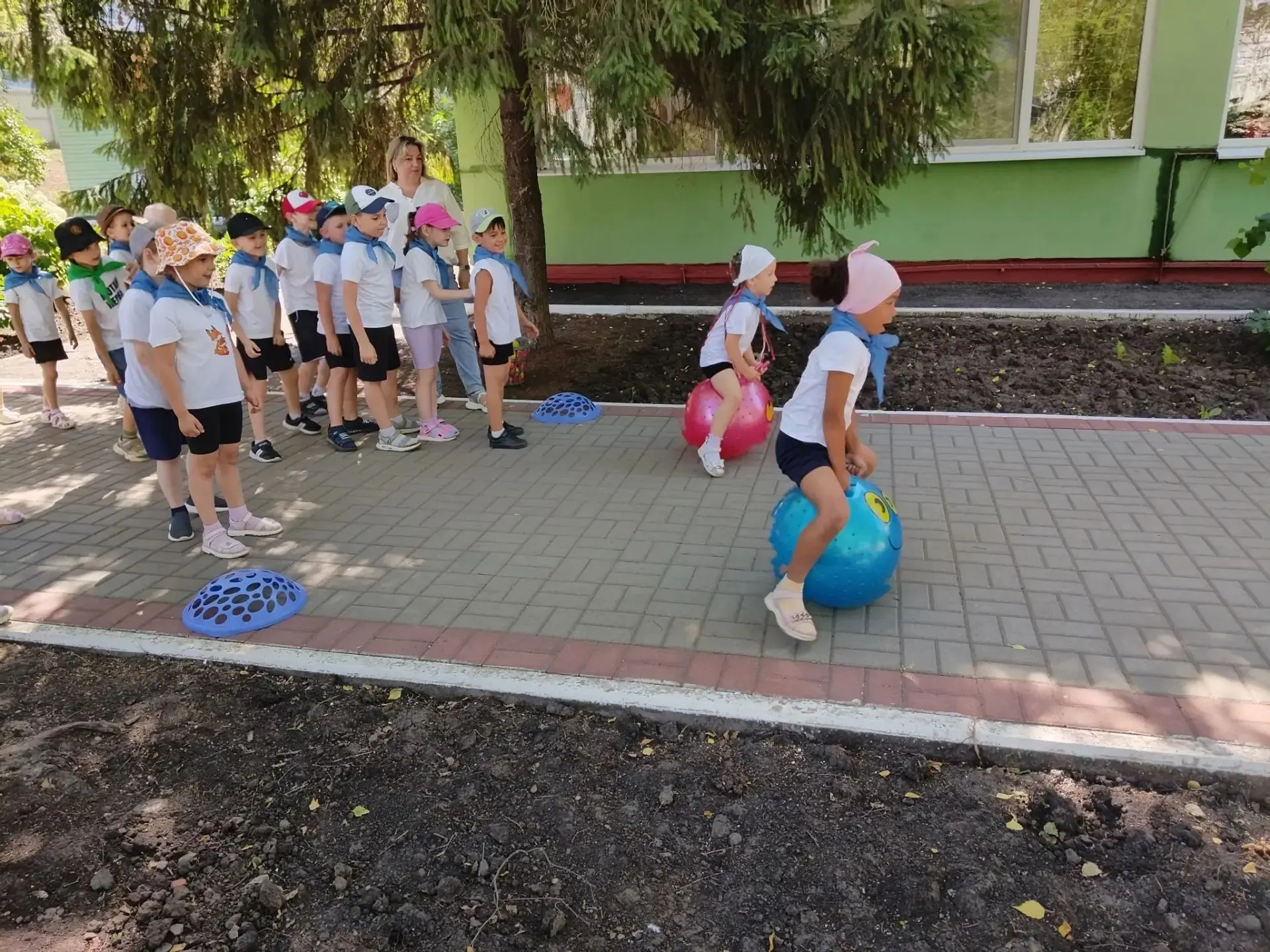 Эта неделя в нашем саду посвящена "Веселой Олимпиаде". 
И поэтому для наших воспитанников прошёл ярк