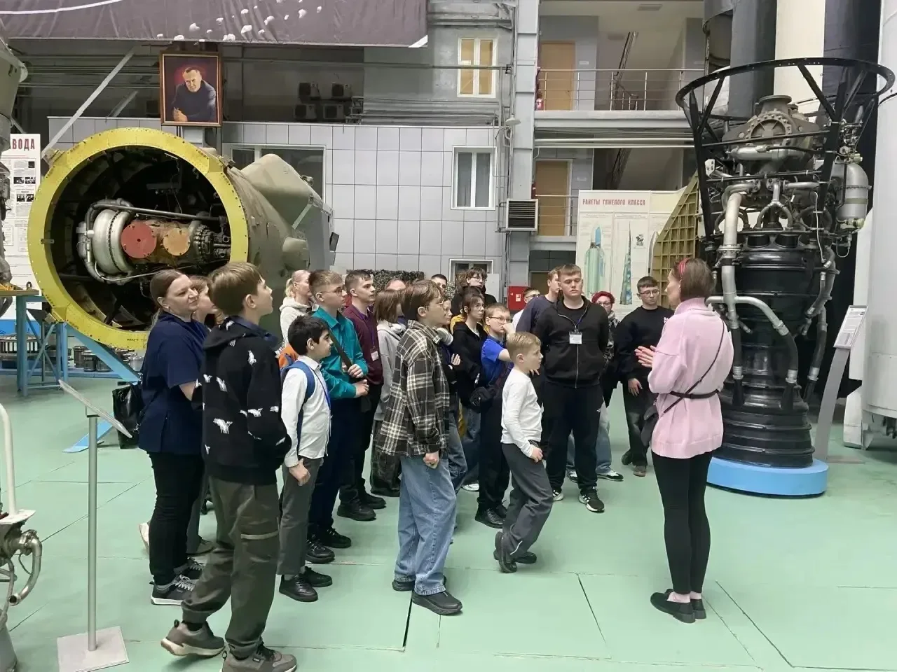 🚀 Экскурсия в Сколково: взгляд в будущее!  В апреле наши старшеклассники побывали в инновационном це
