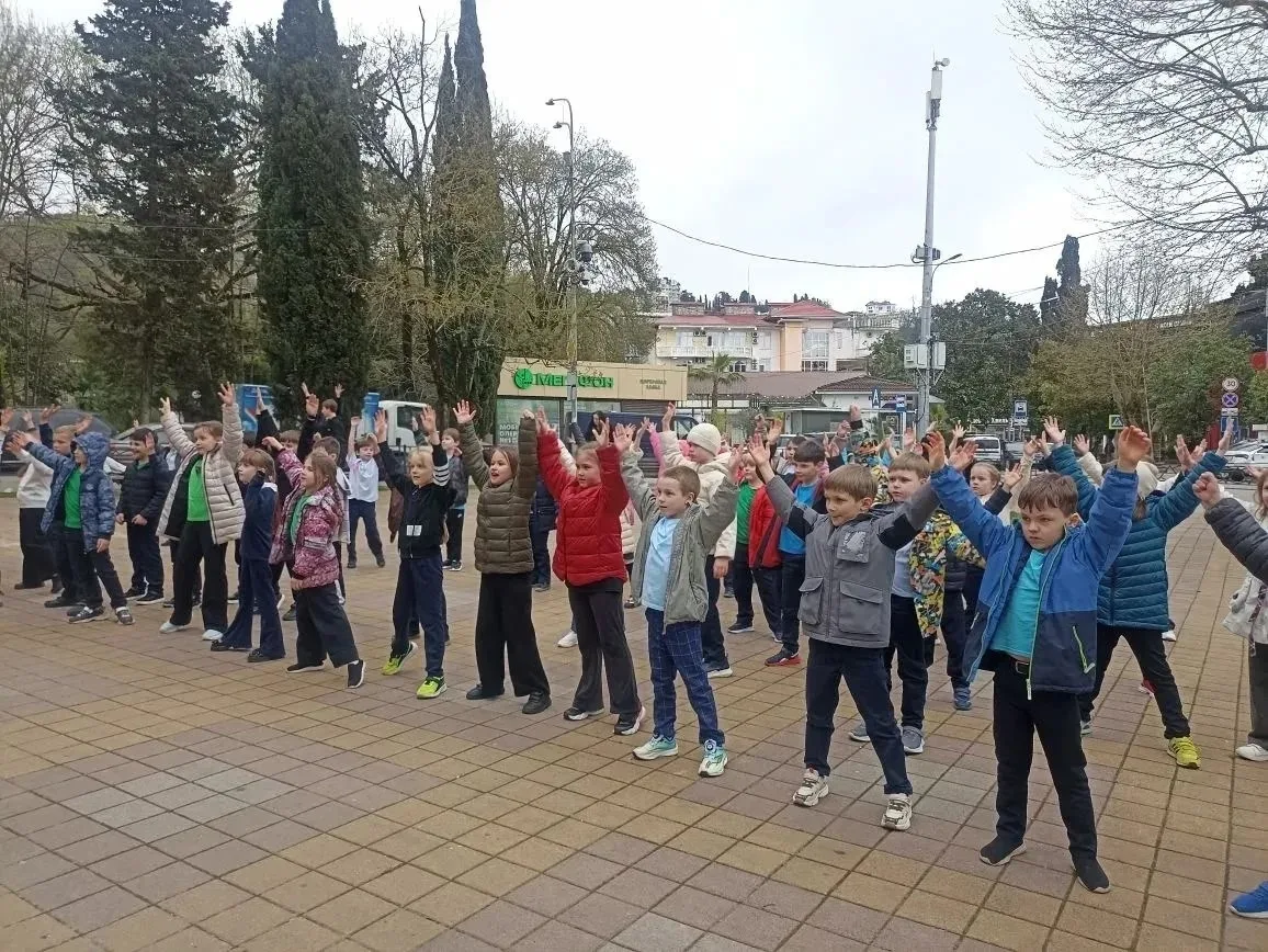 Секрет здоровья раскрыт!  🚀7 апреля в Доме творчества и досуга «Луч» под зажигательную музыку развер