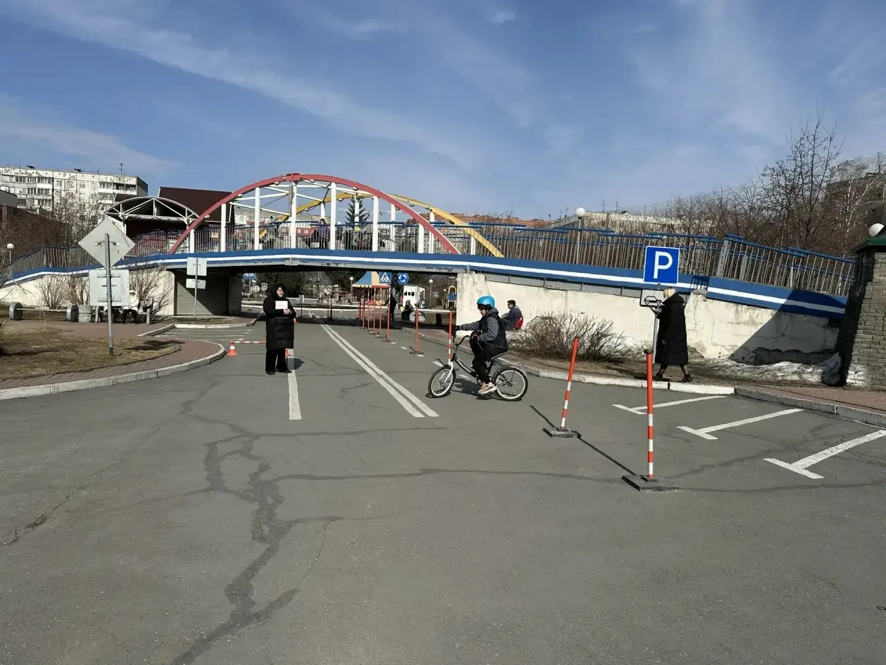 Сегодня команда нашей школы приняла участие в конкурсе «Безопасное колесо — 2026». Ребята прошли три