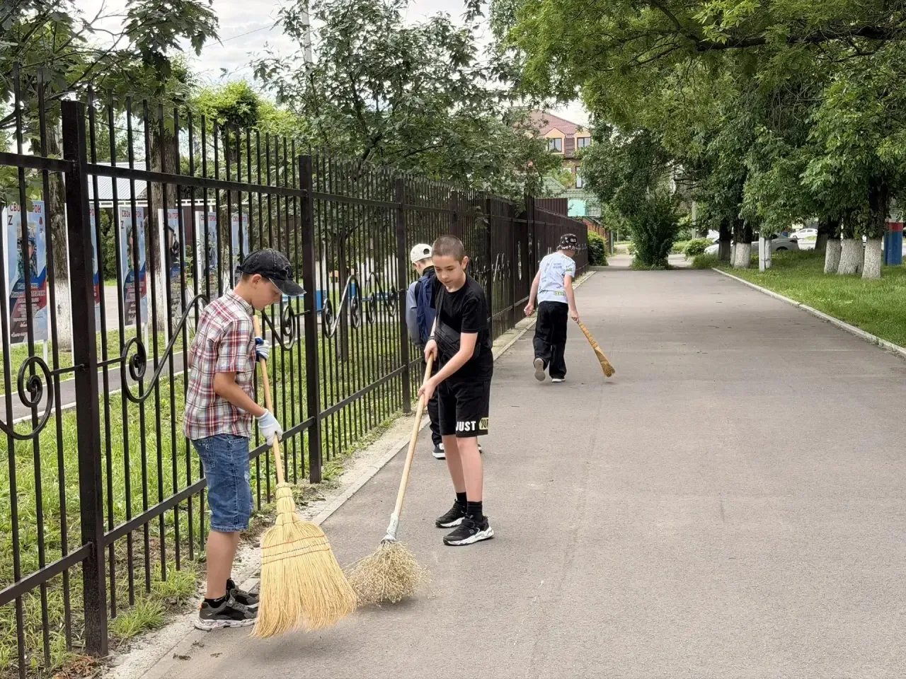 Вот так весело проходит школьная практика у учеников 5 «А» класса.