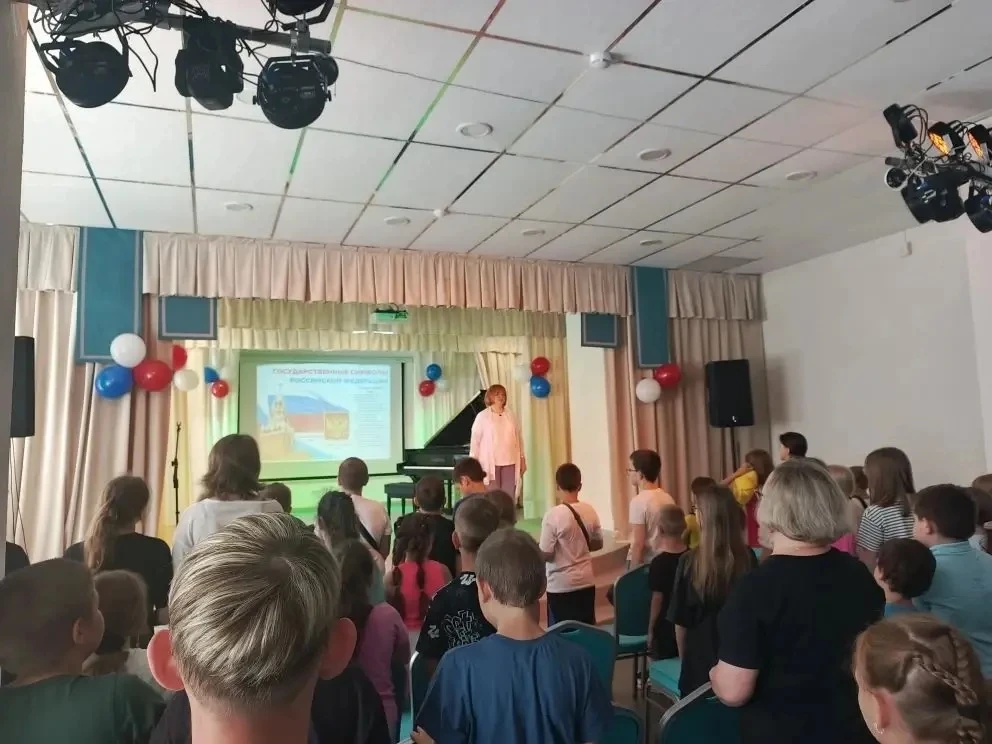 📍 Сегодня, 11 июня, предпраздничный день в лагере «Сказка» начался с традиционной минутки здоровья.