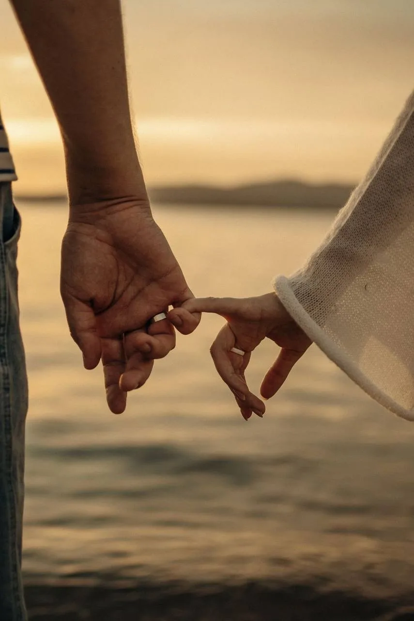 СТОП, МАМ. СТОП, ПАП. Вспомните, что вы ещё и пара ❤️

Весь год вы жили по расписанию:

Школа. Кружк