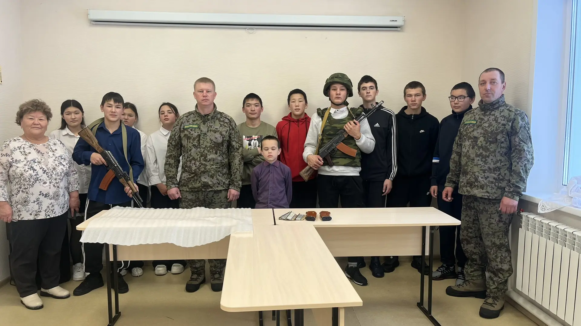 🚨 Сегодня у нас были гости из погранслужбы! 🎓

Сотрудники Федеральной службы безопасности посетили