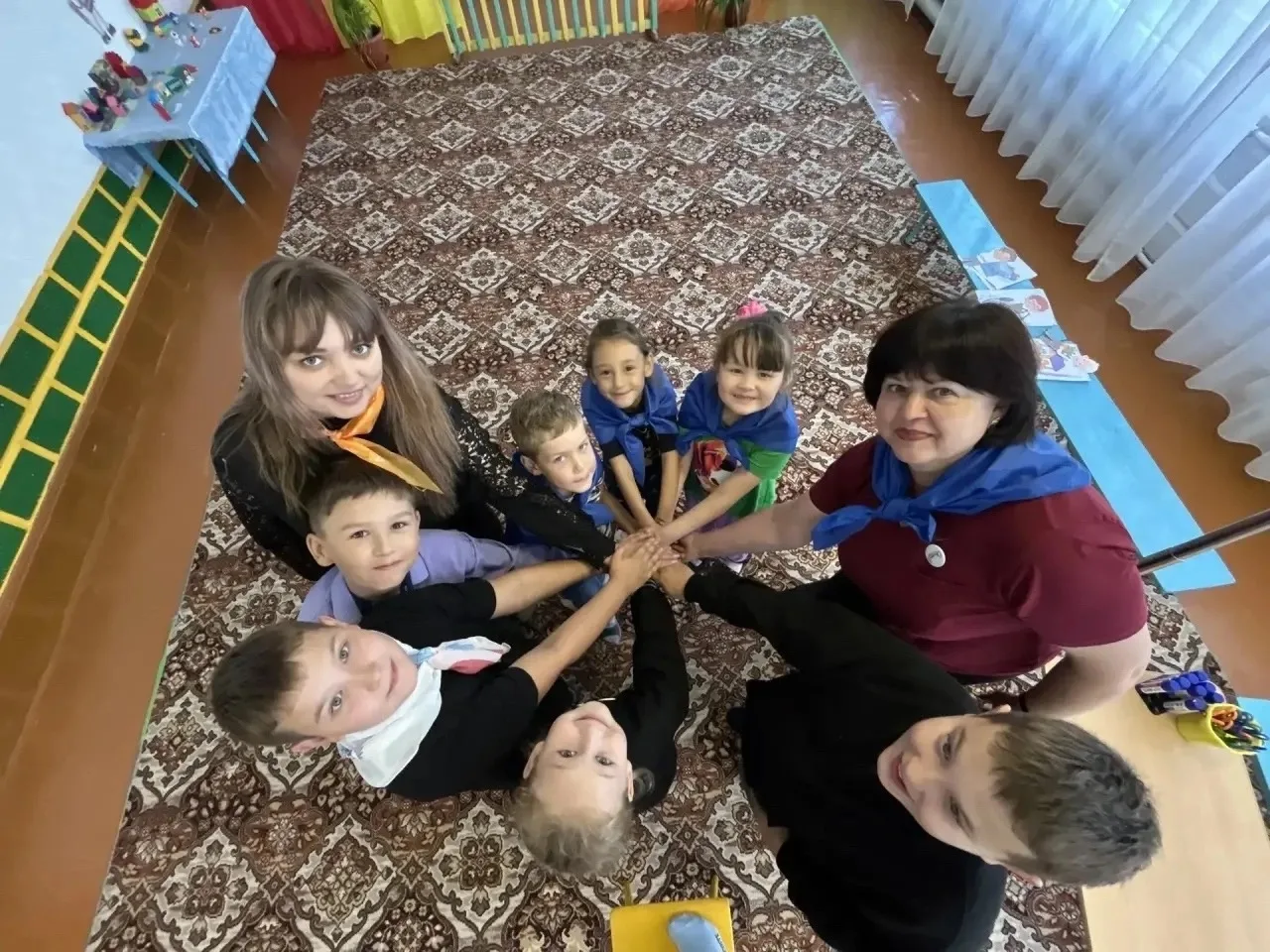 🎉 В преддверии Дня дошкольного работника наши «Орлята России» навестили самых маленьки...