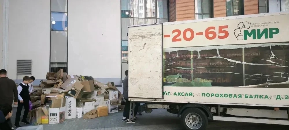 📦 Общий сбор макулатуры  ✨ В последние дни апреля наша школа превратилась в настоящий экологический 