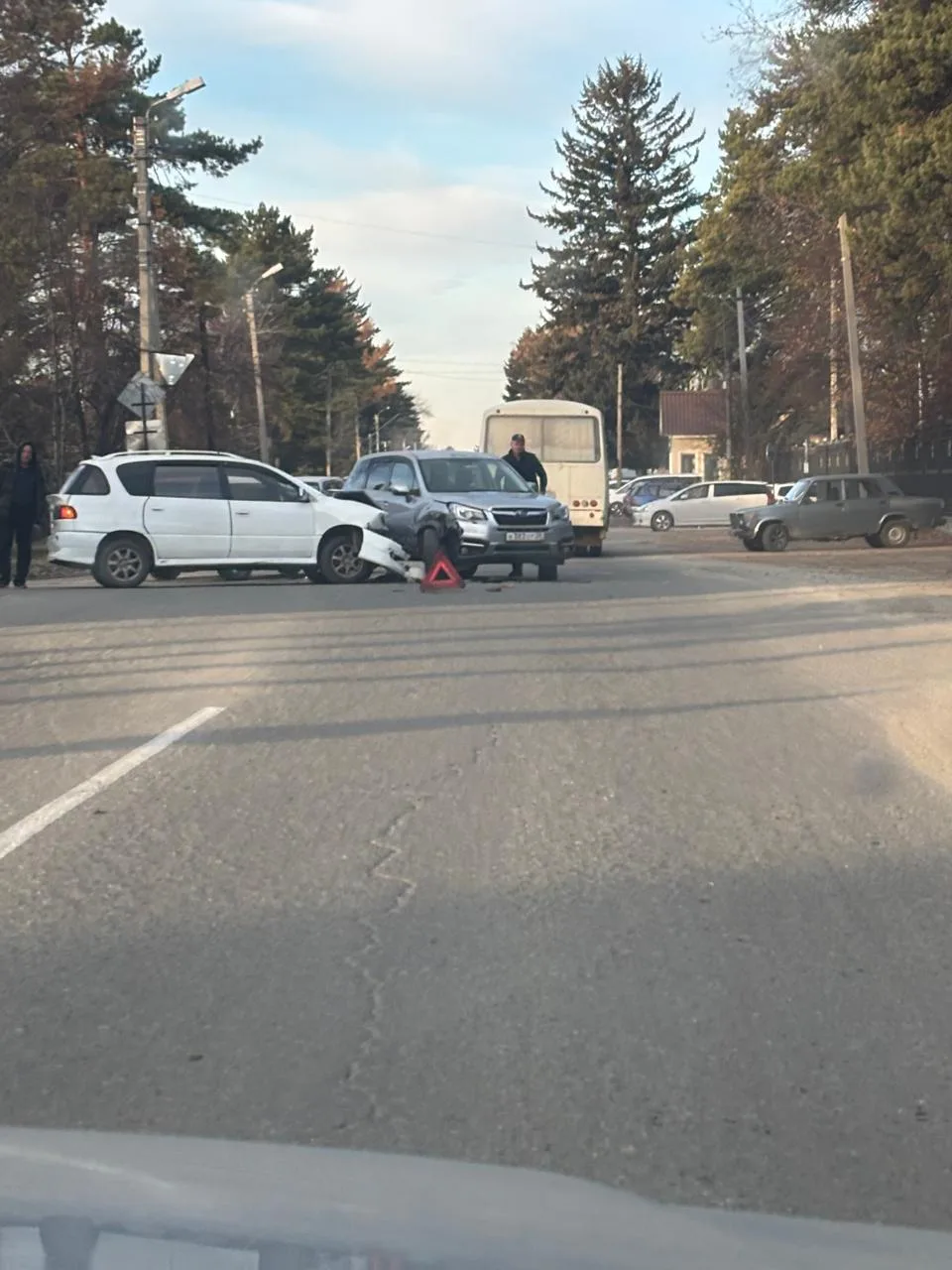 Автомобилисты спорят о понедельничном ДТП. Была ли вина обоюдная, или только серый (быс...