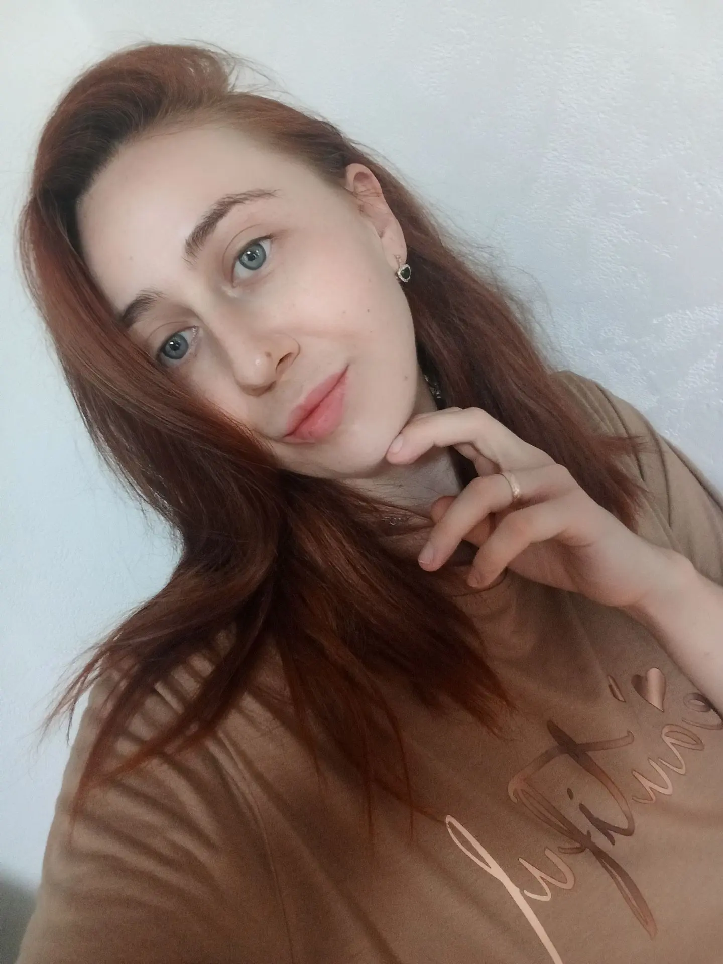 5+ лет в дизайне и много лет рисую как любитель с образованием ✌