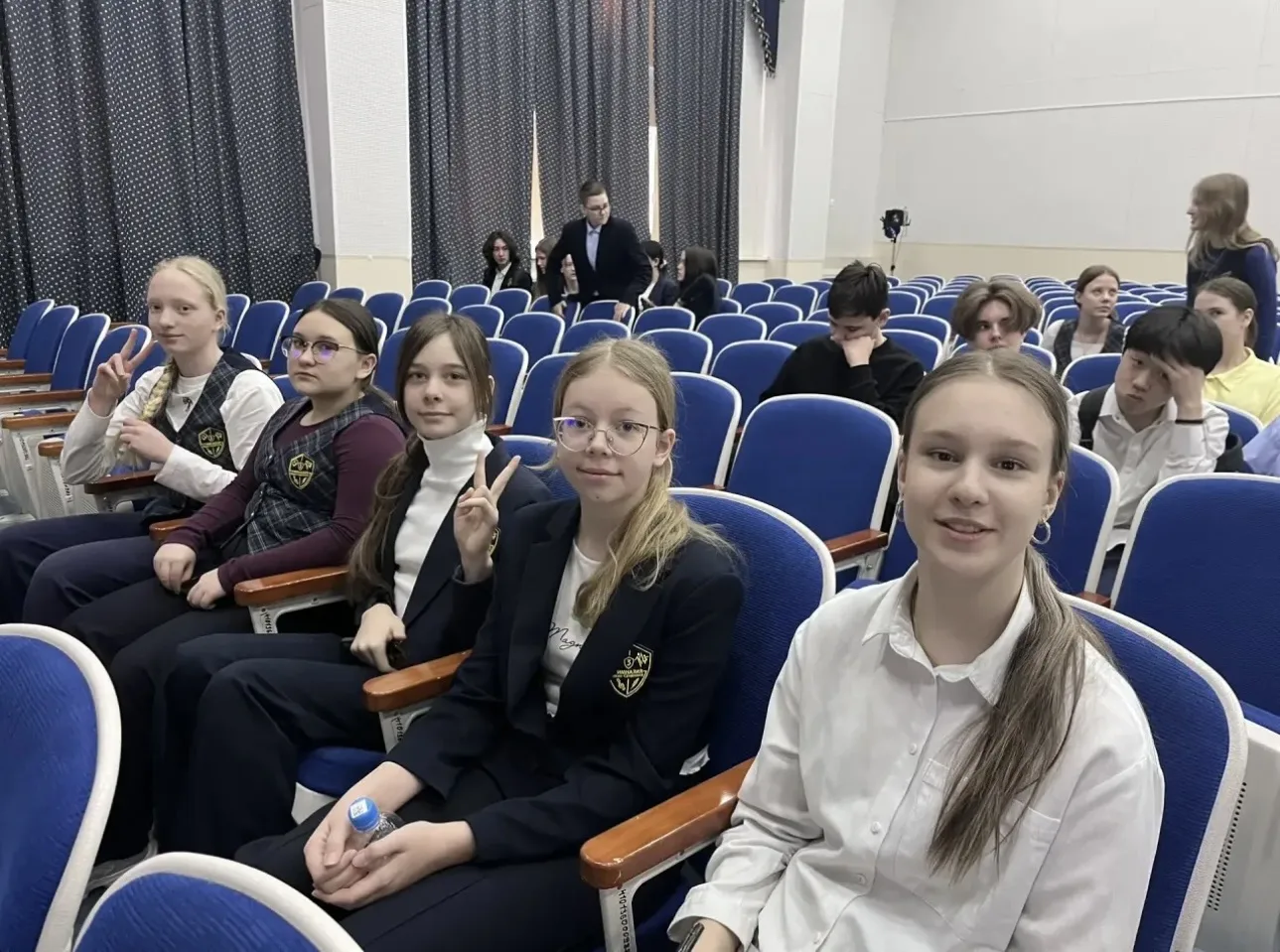 🌎 Викторина «Народы России»: путешествие по традициям нашей страны!  Вчера волонтёрский отряд нашей 