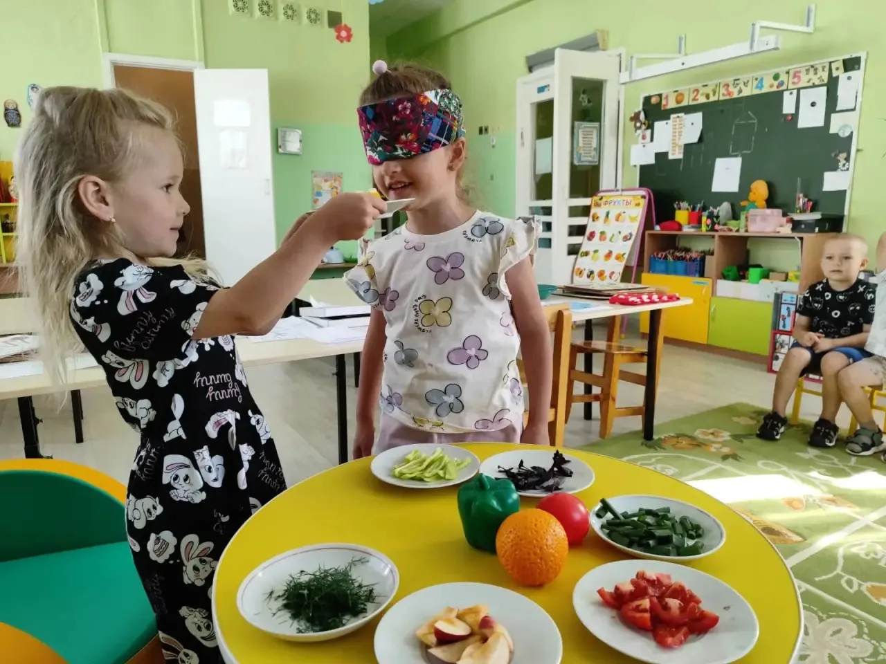 Лаборатория вкуса🍎🥦

У ребят из группы «Ветерок» завершилась вкусная и полезная неделя в рамках бо