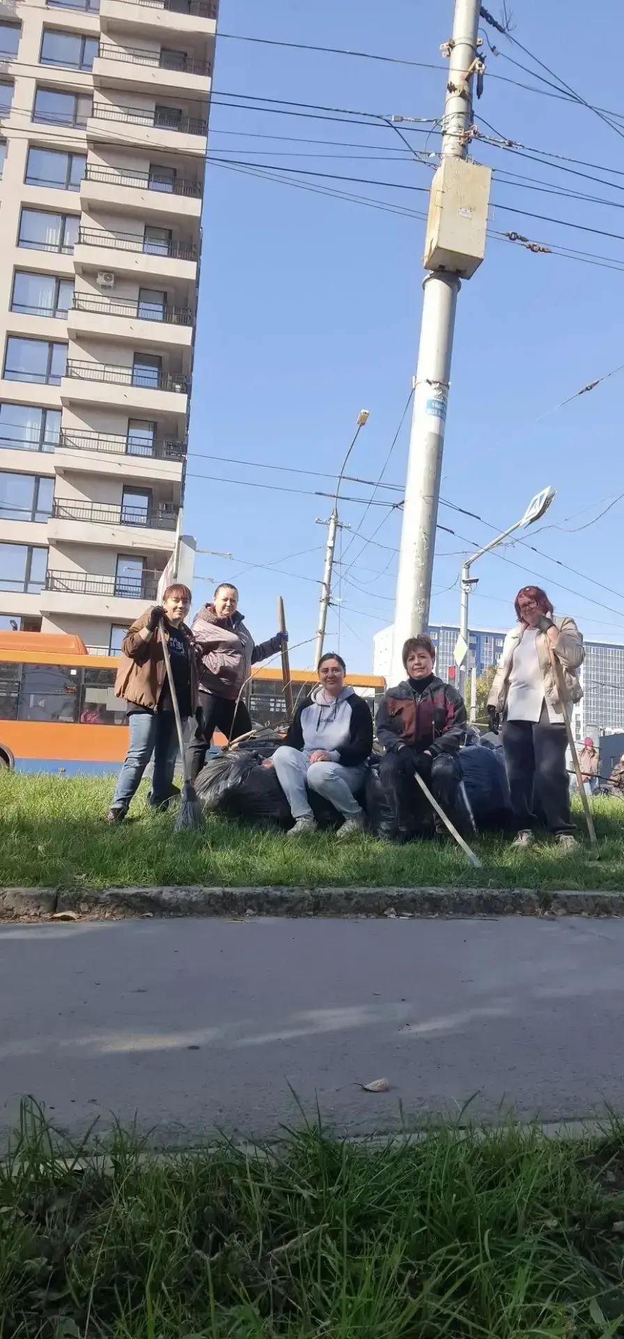 Субботник — это не просто уборка, а отличный повод стать еще дружнее! 💪