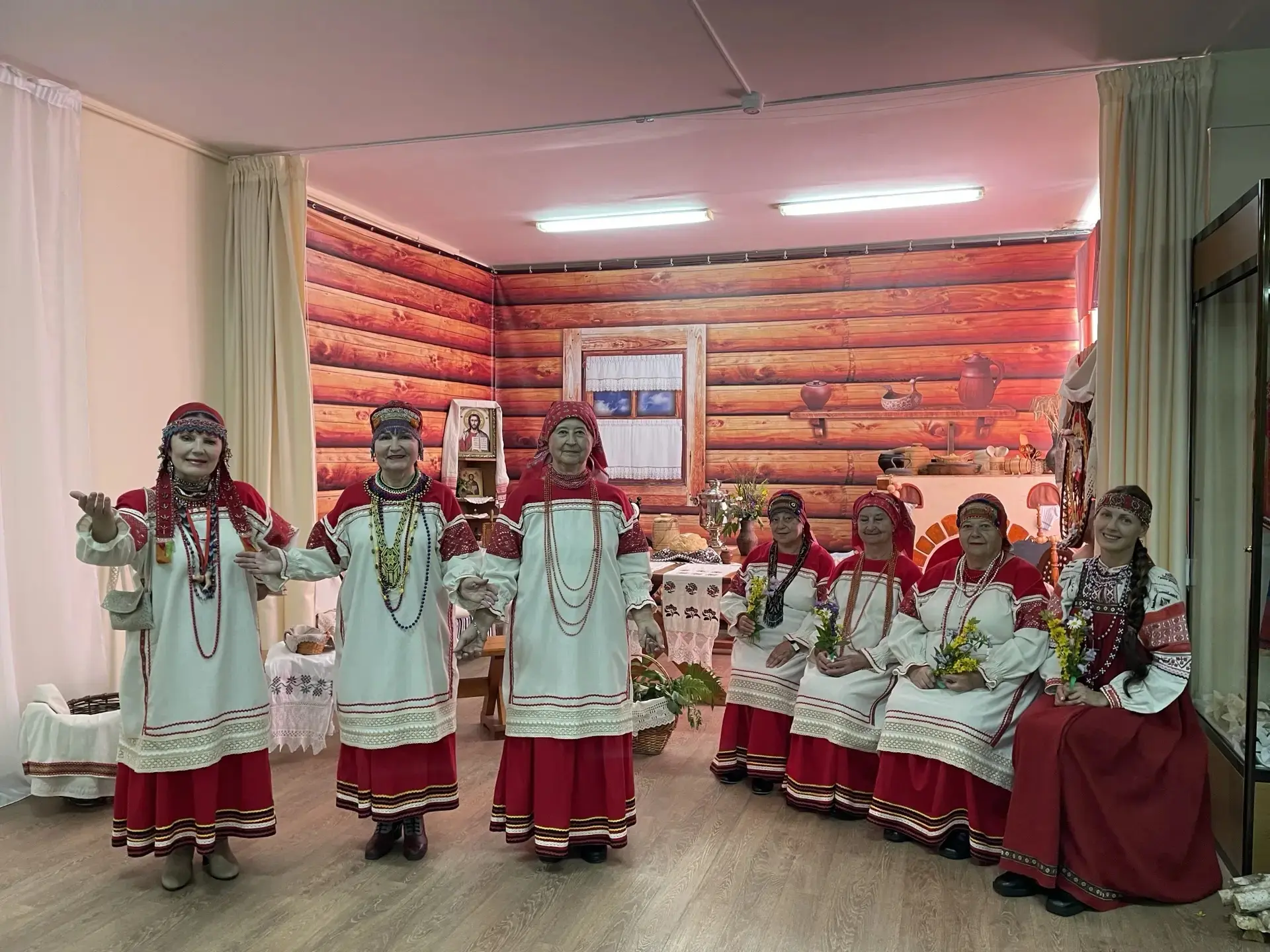2 июля культурно-просветительский центр «Встреча» представил зрителям старшего поколения красочную т
