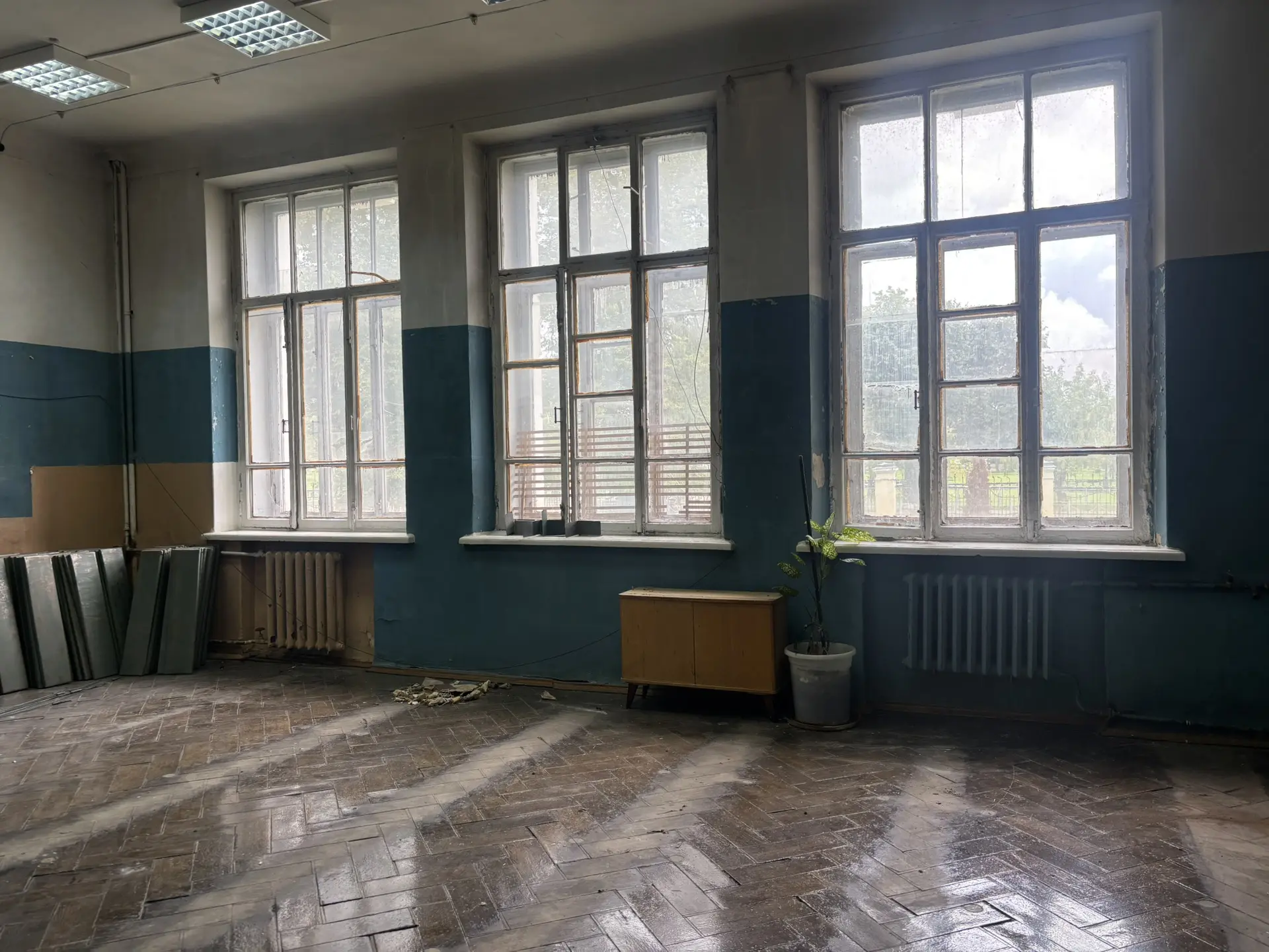 НОВОСТИ КАПРЕМОНТА

Очень интересное помещение открылось нашему взору. Временно для ремонта освобожд