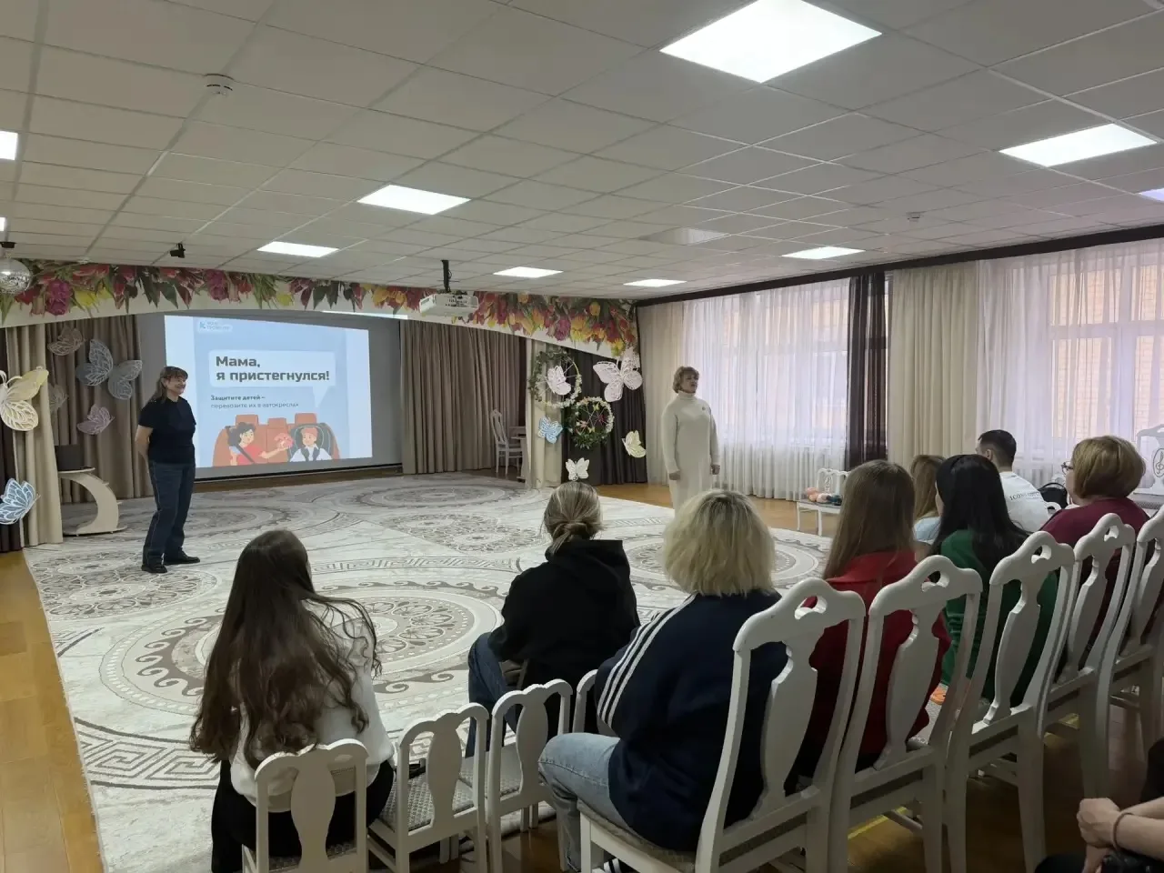 «Уроки безопасности».  В детском саду состоялась встреча сотрудников Госавтоинспекции и Областной бо