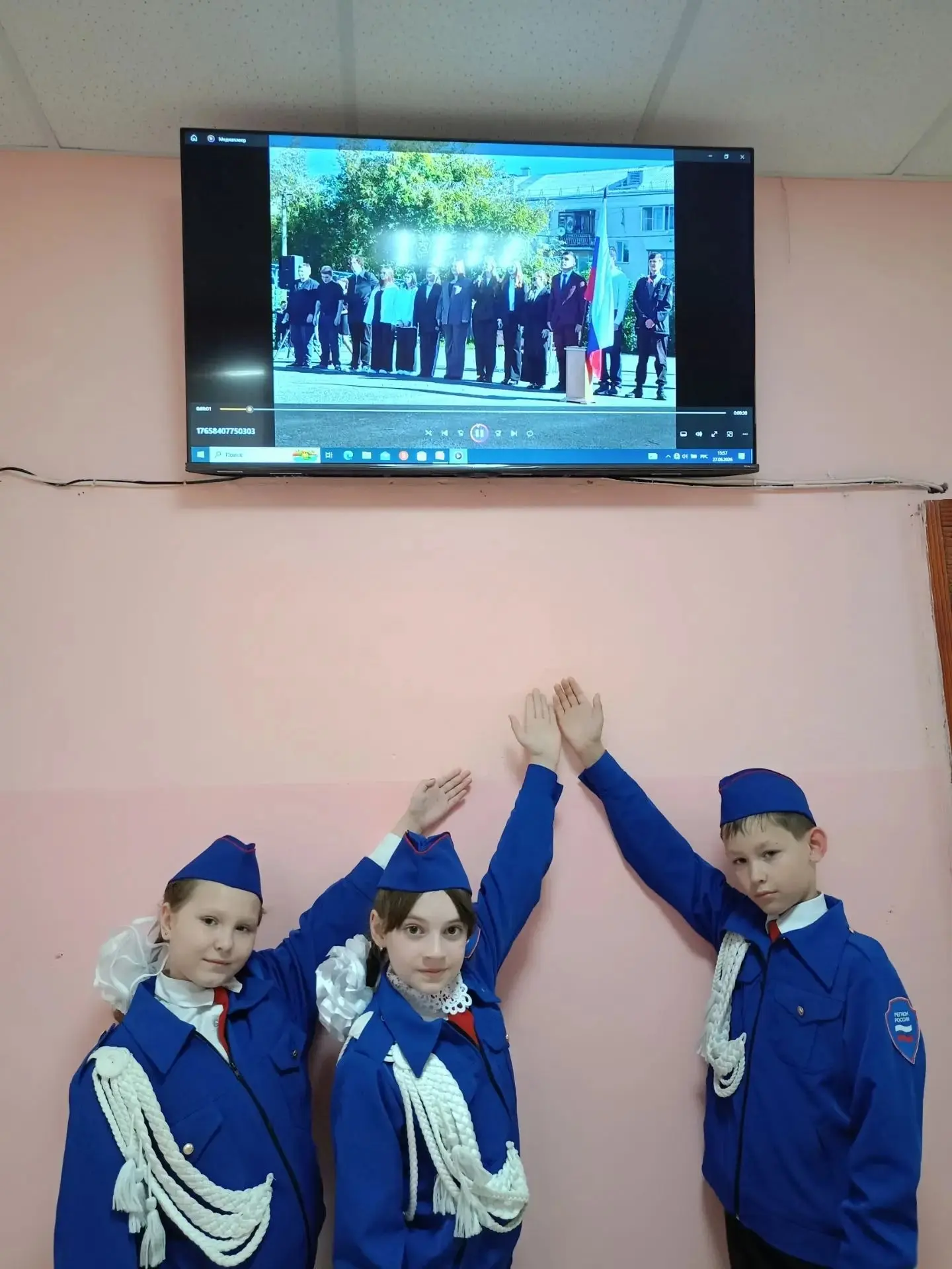 27 июня состоялся долгожданный выпускной у учащихся 11 класса. В актовый зал школы их пришли поздрав