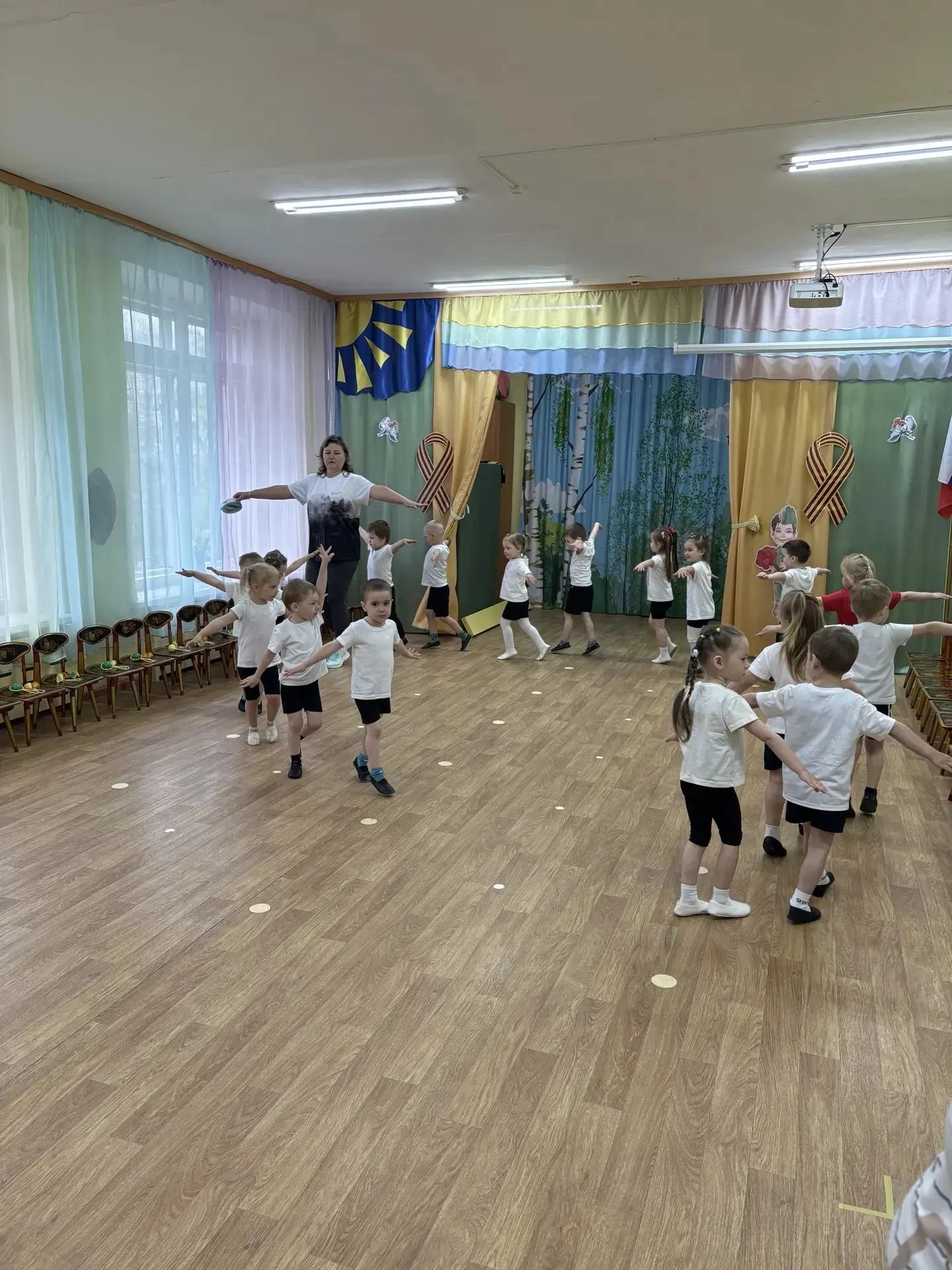 Центр развития ребёнка - детский сад "Ленок":   ДЕНЬ ОТКРЫТЫХ ДВЕРЕЙ В ГРУППЕ "СВЕТЛЯЧОК" 🚪🪲  "Нам с