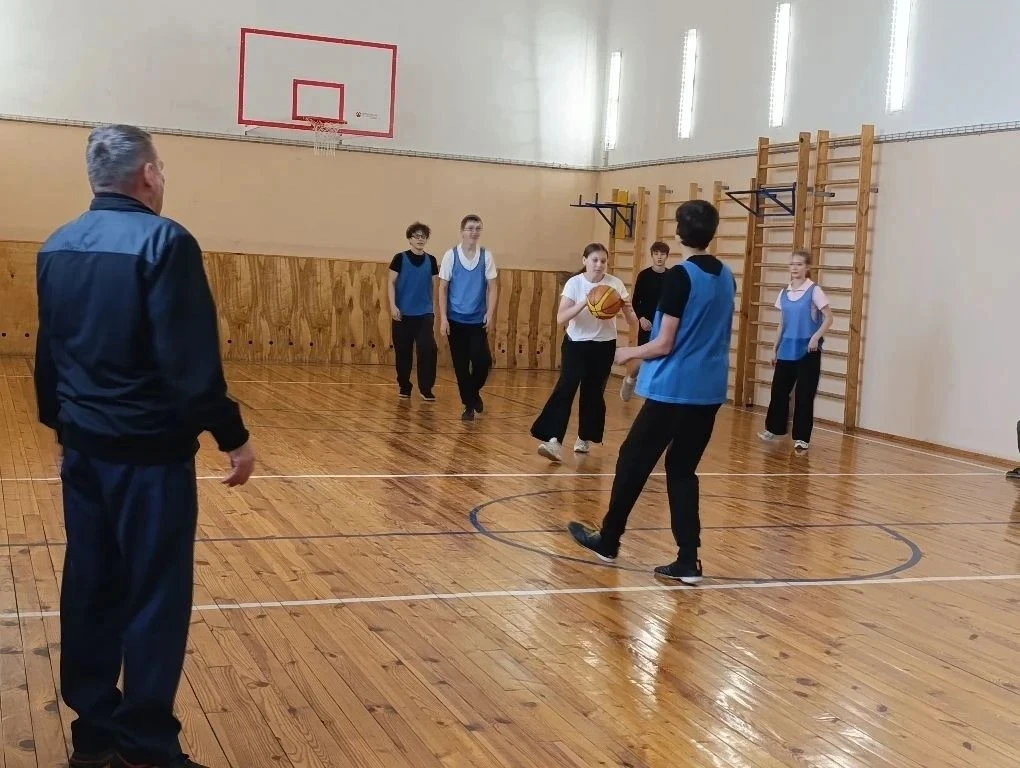 🏀Сегодня в стенах нашей школы состоялся захватывающий баскетбольный матч между команда...