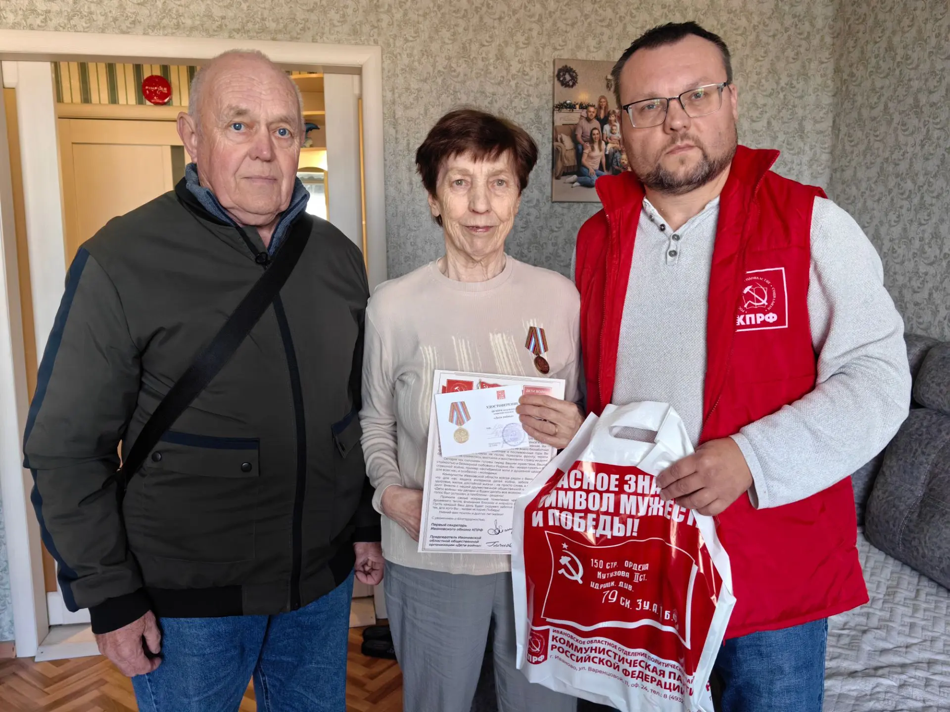 ВРУЧИЛ МЕДАЛИ «ДЕТИ ВОЙНЫ» — В ДЕНЬ МУДРОСТИ, ДОБРА И УВАЖЕНИЯ!