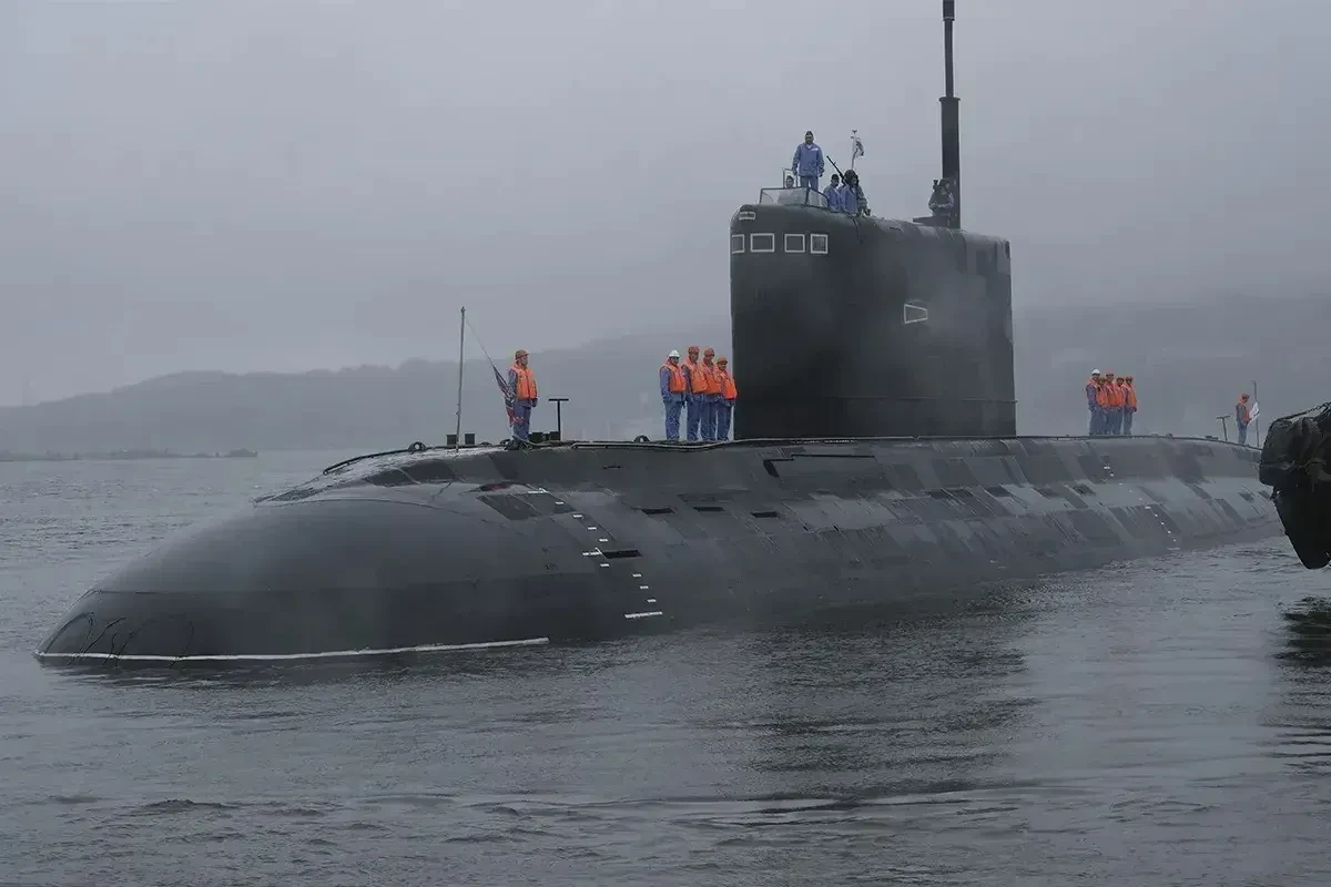 Корабли ОСК на службе: Дизель-электрическая подводная лодка «Волхов» вернулась в пункт базирования в