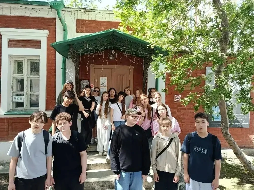 📚 Квест по Литературному кварталу: путешествие сквозь страницы истории!  Сегодня ученики 6 «Д» и 7 «