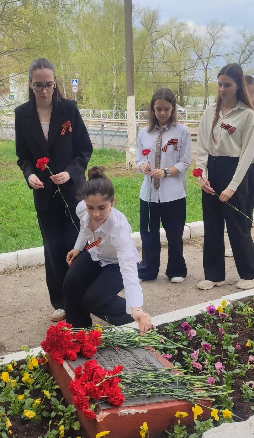 🕯️ Вахта Памяти в МАОУ СОШ №10: каждый день – шаг к бессмертию. 🕯️  Ребята из нашей школы доказывают