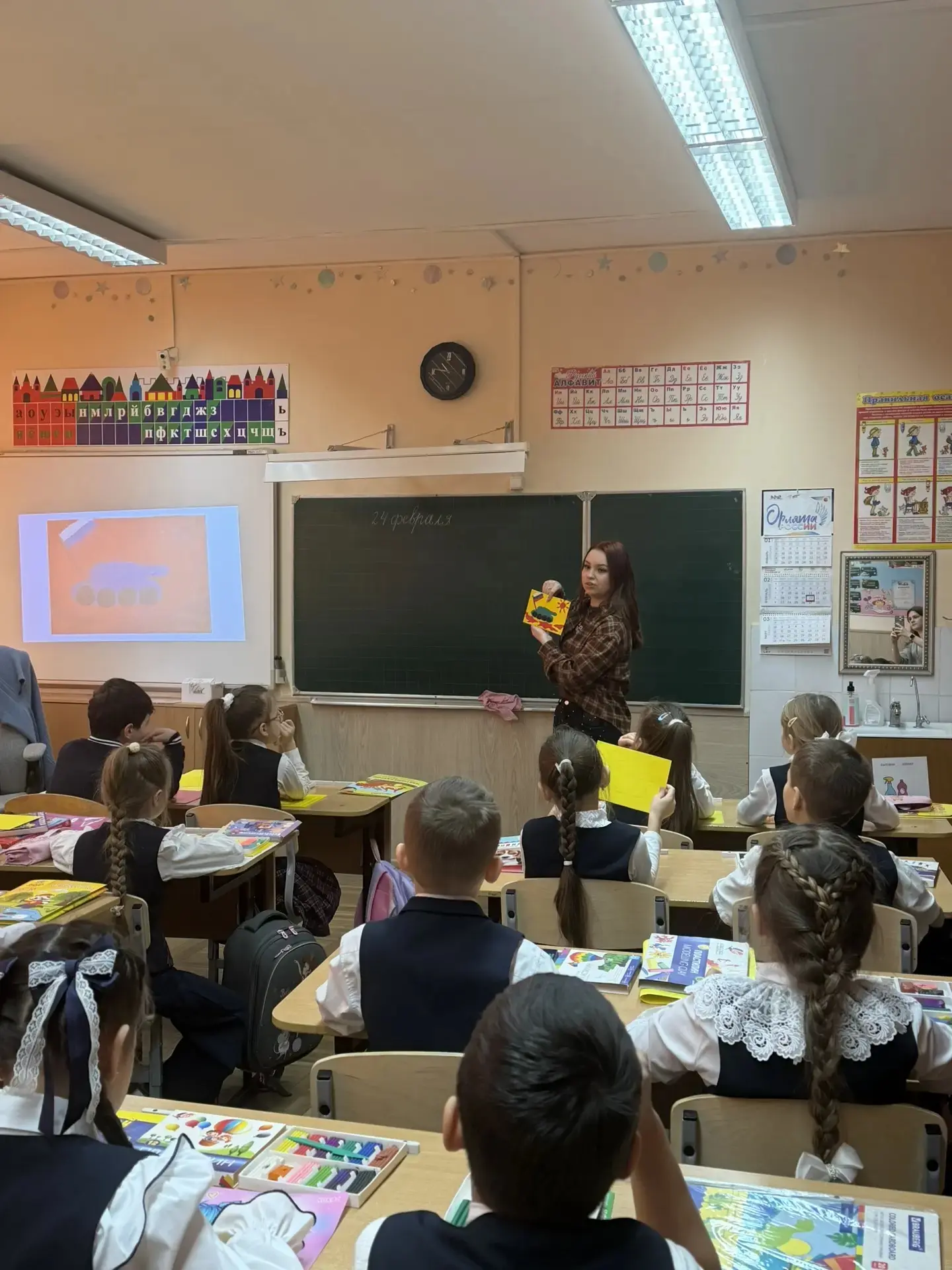 🎨✨ Наши руки не для скуки! Ученики 1 «Б» класса вместе с классным руководителем Еленой Владимировной